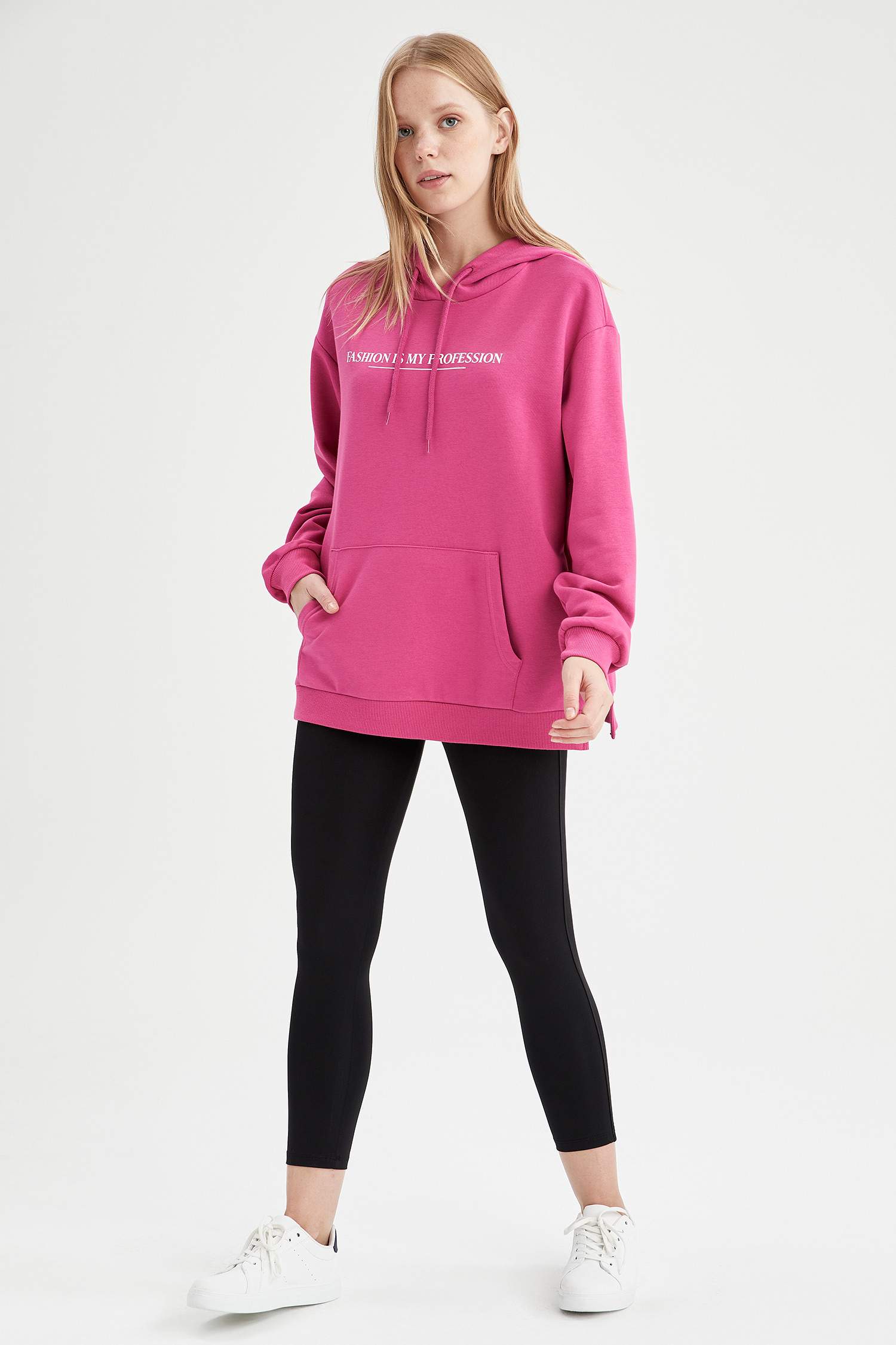 Slogan Baskılı Kapüşonlu Kanguru Cepli Oversize Fit Yırtmaçlı Sweatshirt