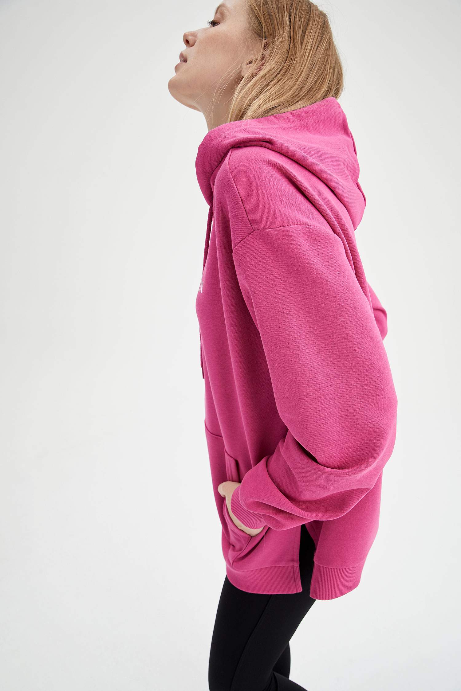 Slogan Baskılı Kapüşonlu Kanguru Cepli Oversize Fit Yırtmaçlı Sweatshirt