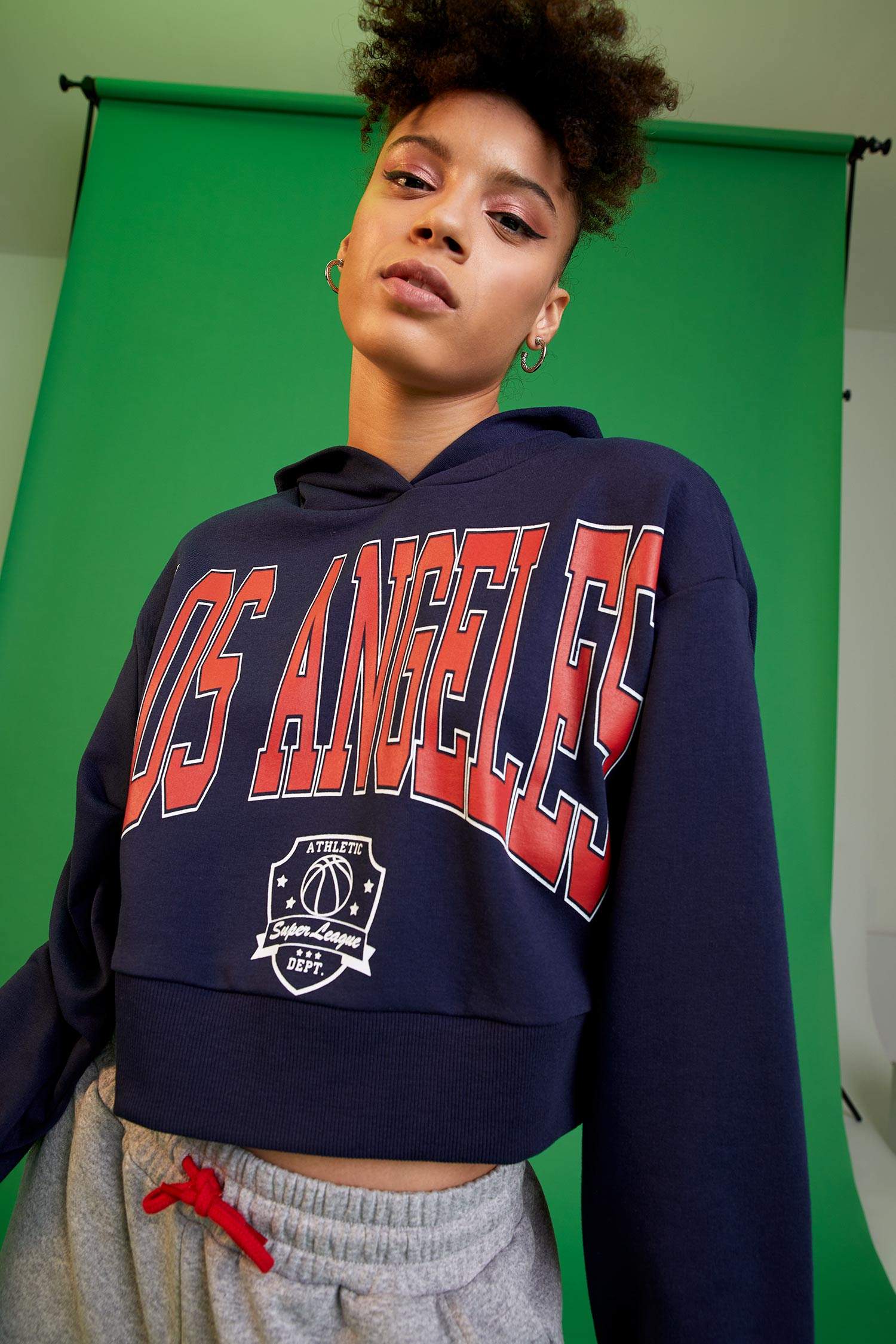 Coool Kolej Desenli Kapüşonlu Oversize Fit Crop Sweatshirt