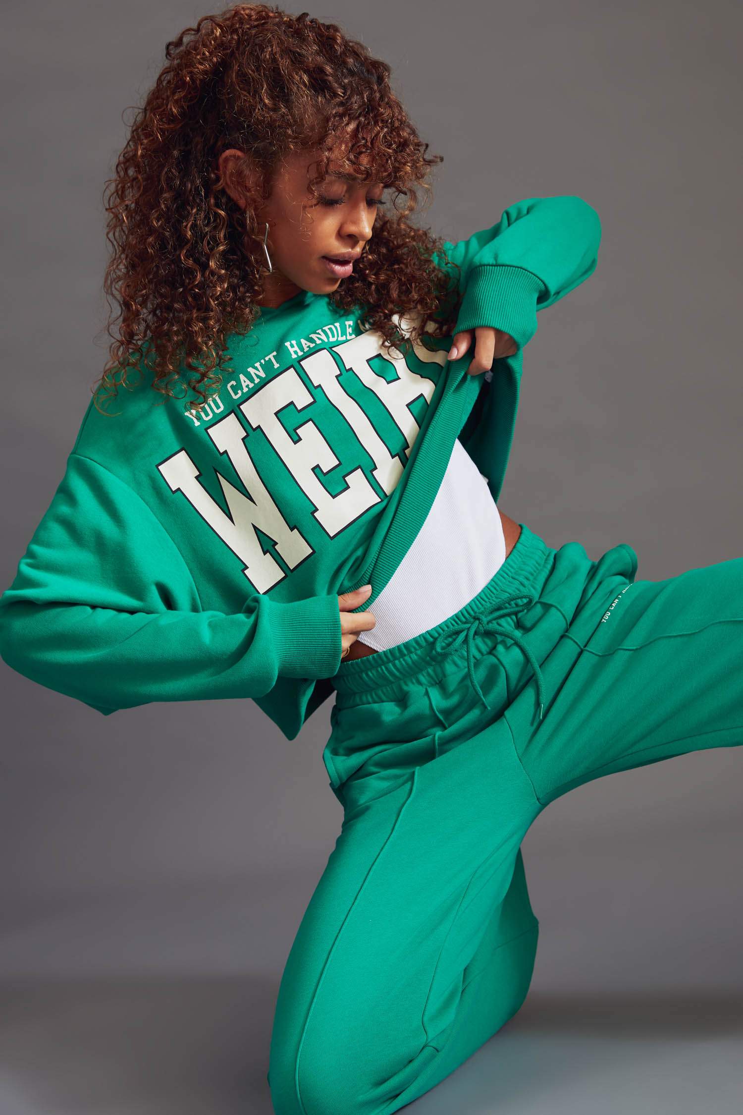 Slogan Baskılı Kapüşonlu Oversize Fit Crop Sweatshirt