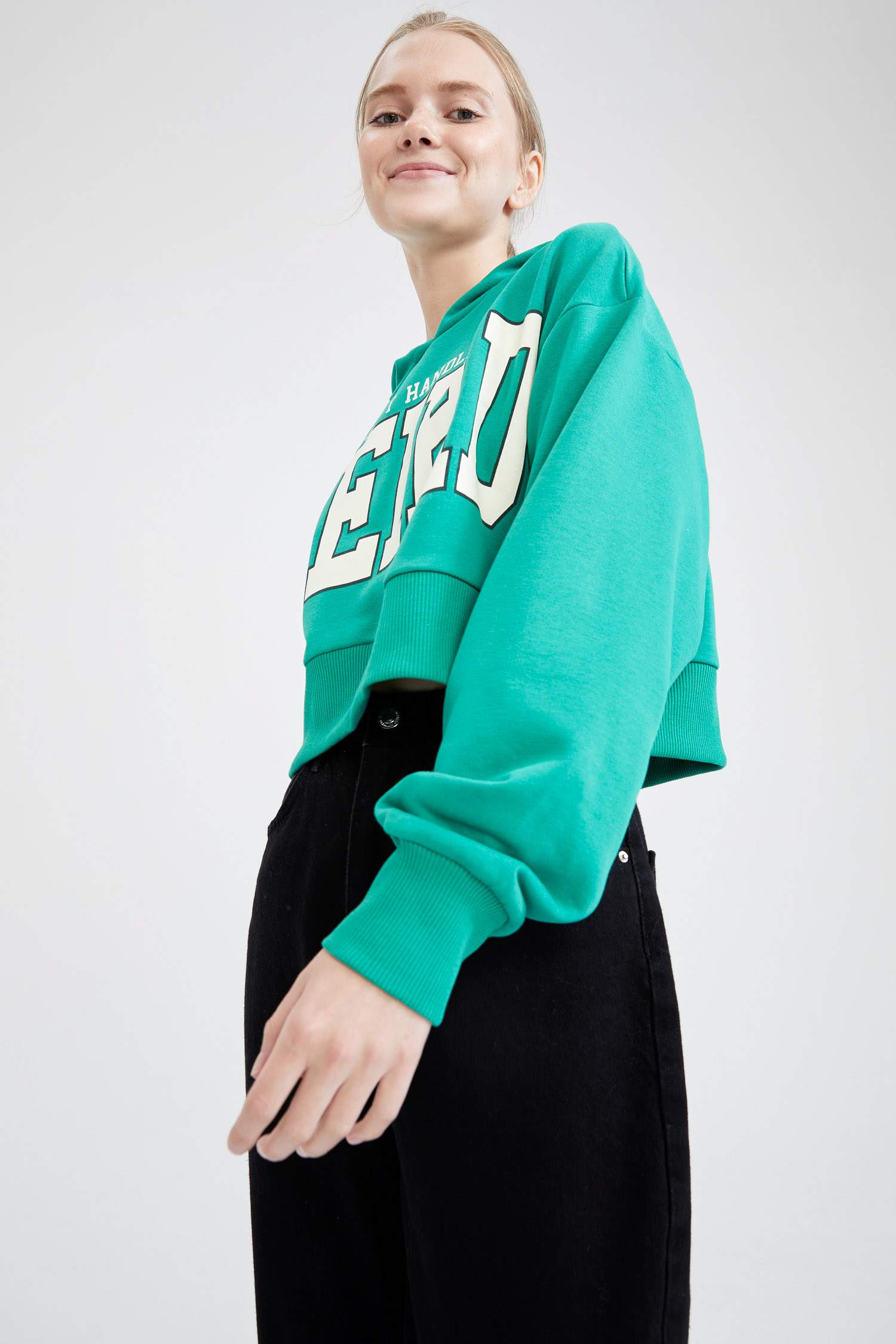 Slogan Baskılı Kapüşonlu Oversize Fit Crop Sweatshirt