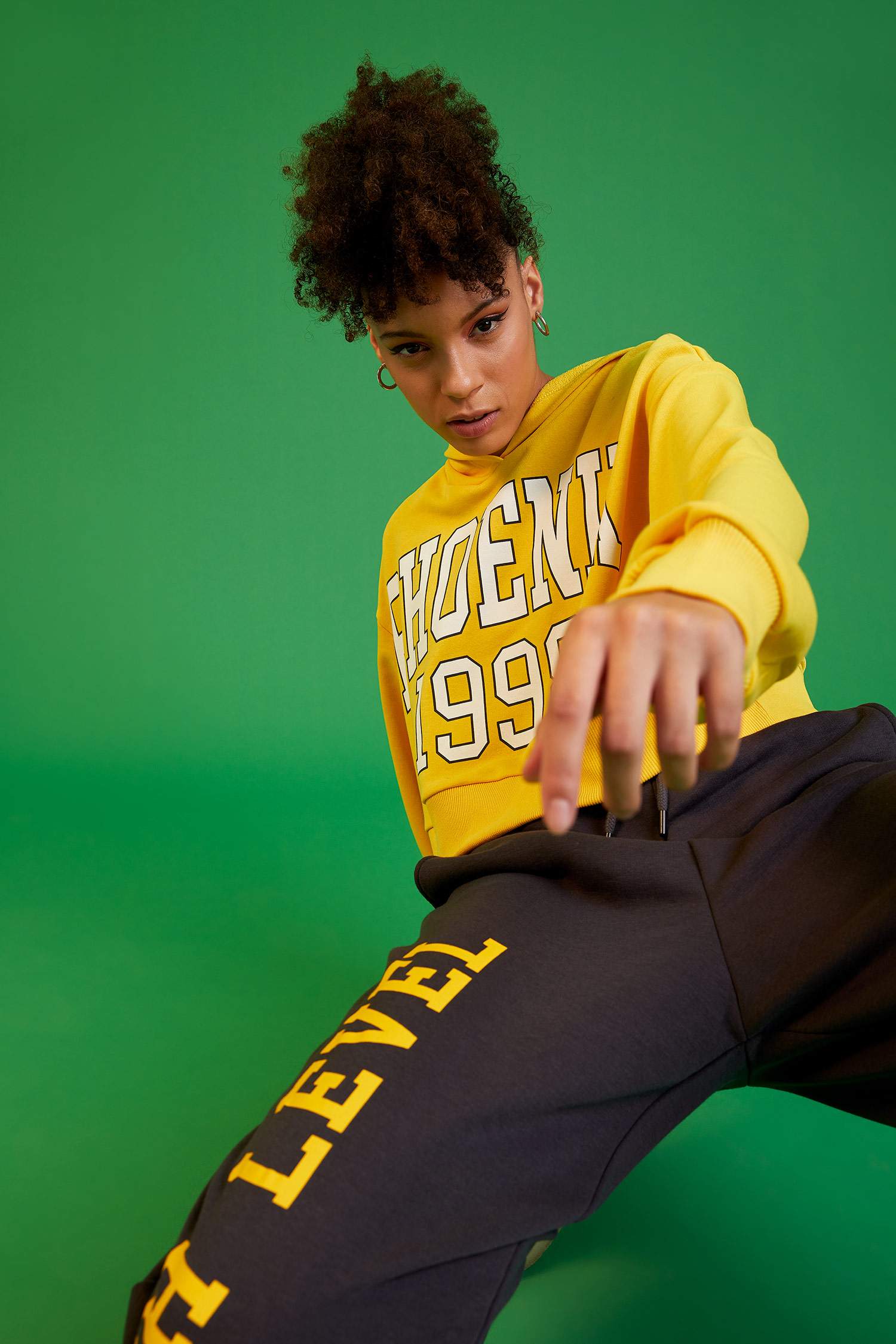 Coool Kolej Baskılı Oversize Fit Kapüşonlu Crop Sweatshirt