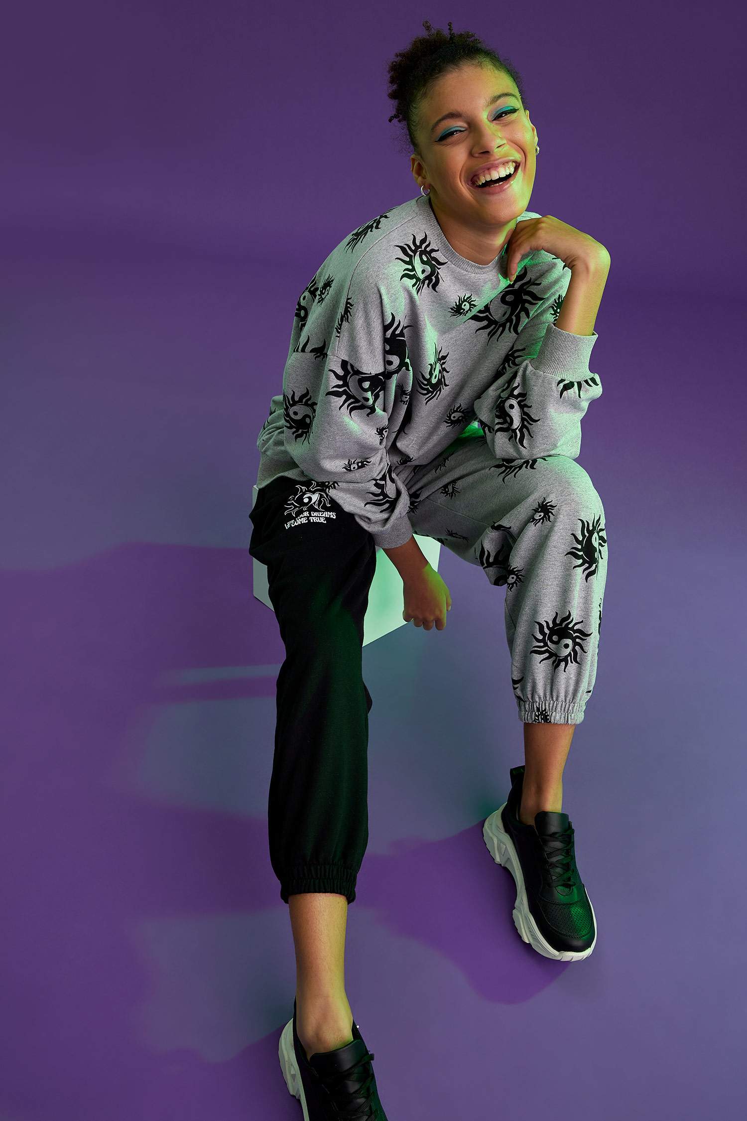 Mistik Desenli Oversize Fit Bisiklet Yaka Uzun Kollu Sweatshirt