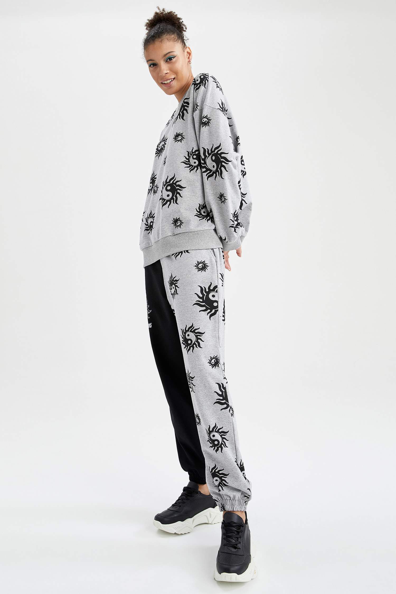 Mistik Desenli Oversize Fit Bisiklet Yaka Uzun Kollu Sweatshirt
