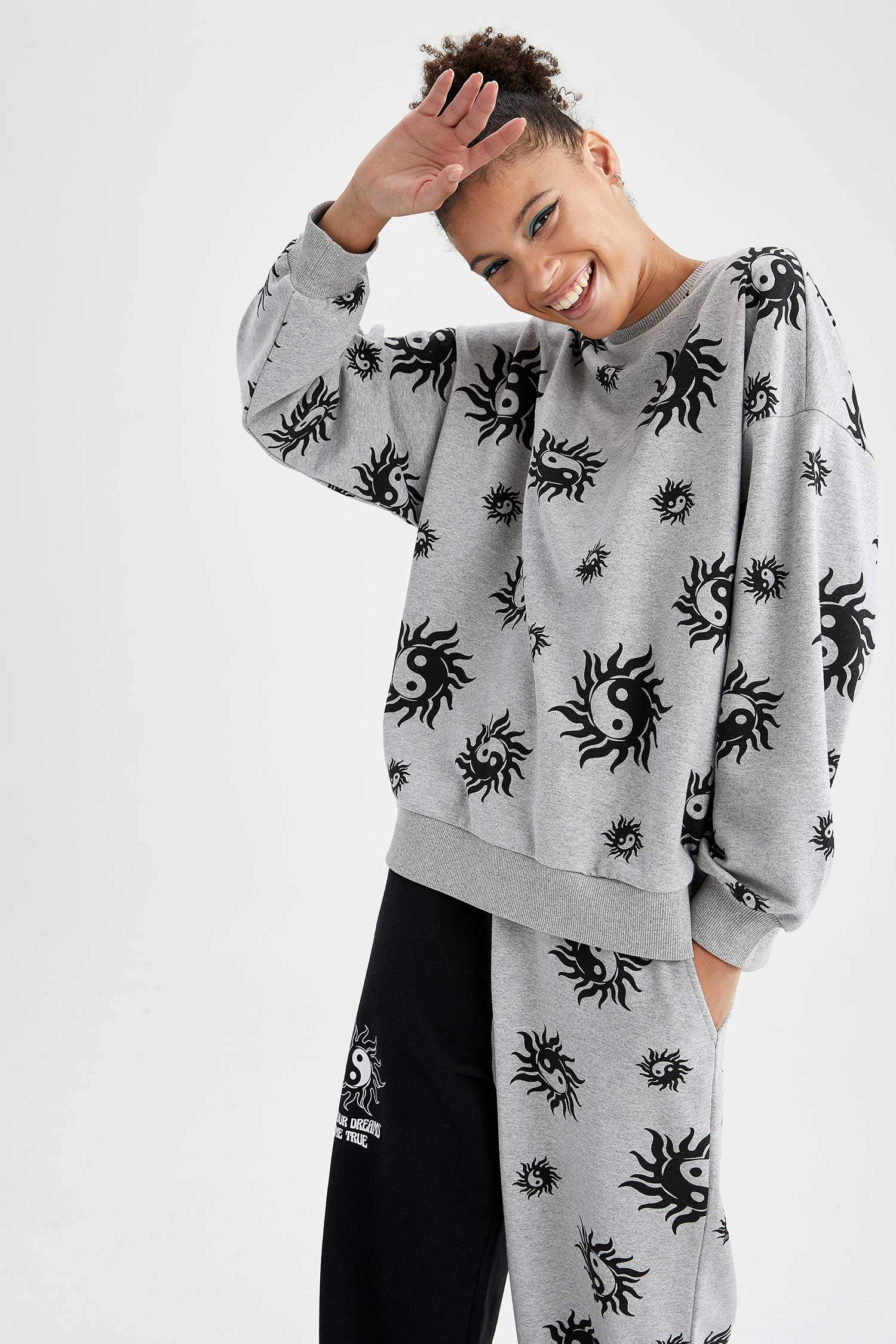 Mistik Desenli Oversize Fit Bisiklet Yaka Uzun Kollu Sweatshirt
