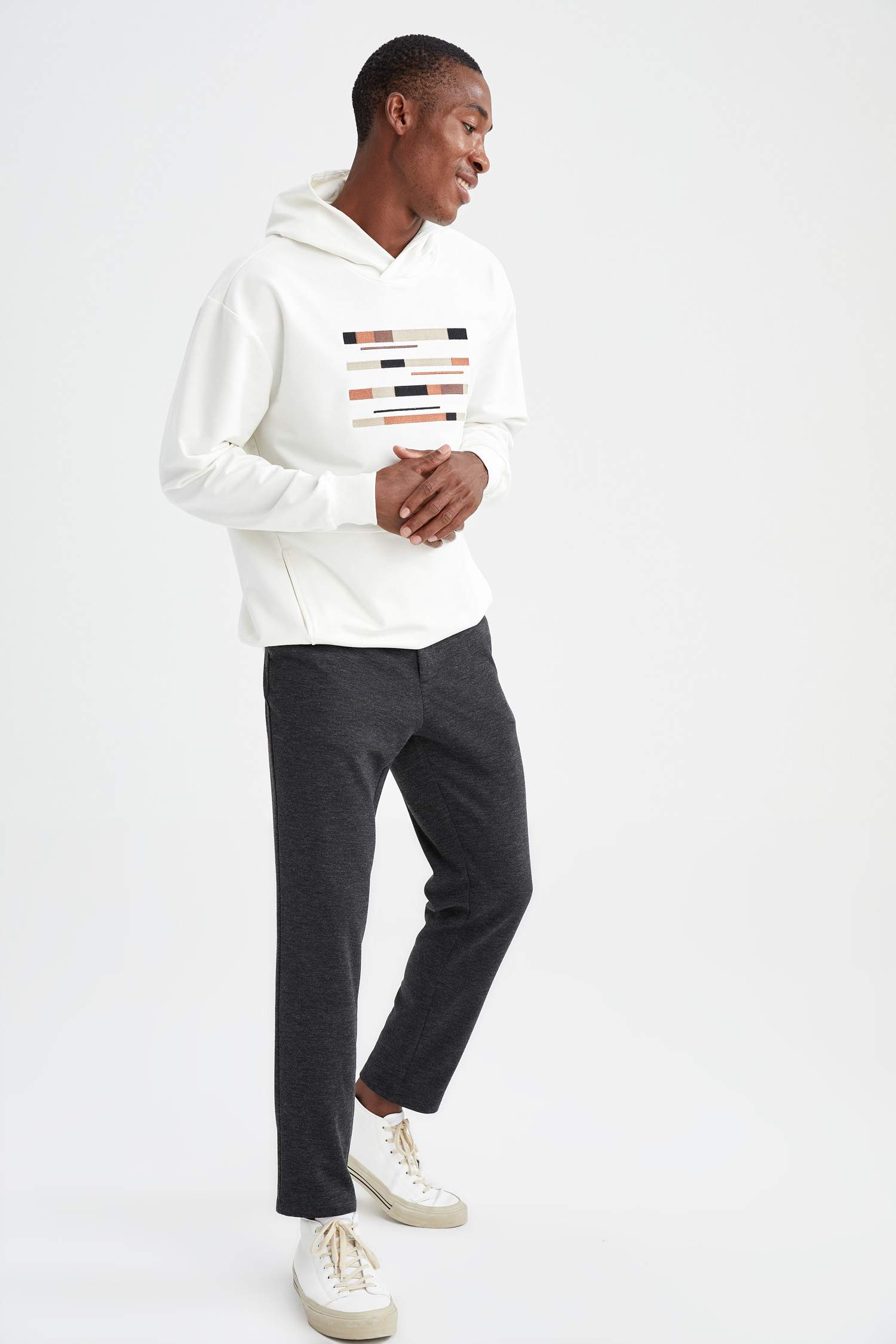 Oversize Fit Kapüşonlu İşlemeli Fleto Cepli Uzun Kollu Sweatshirt