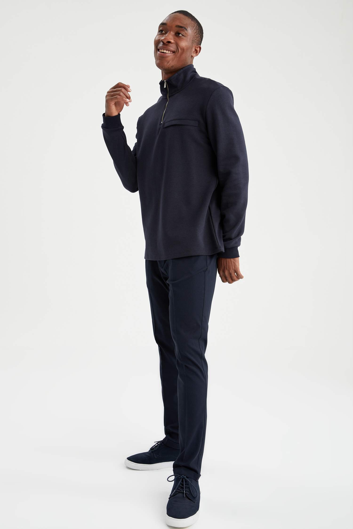 Modern Fit Dik Yaka Yarım Fermuarlı Uzun Kollu Sweatshirt