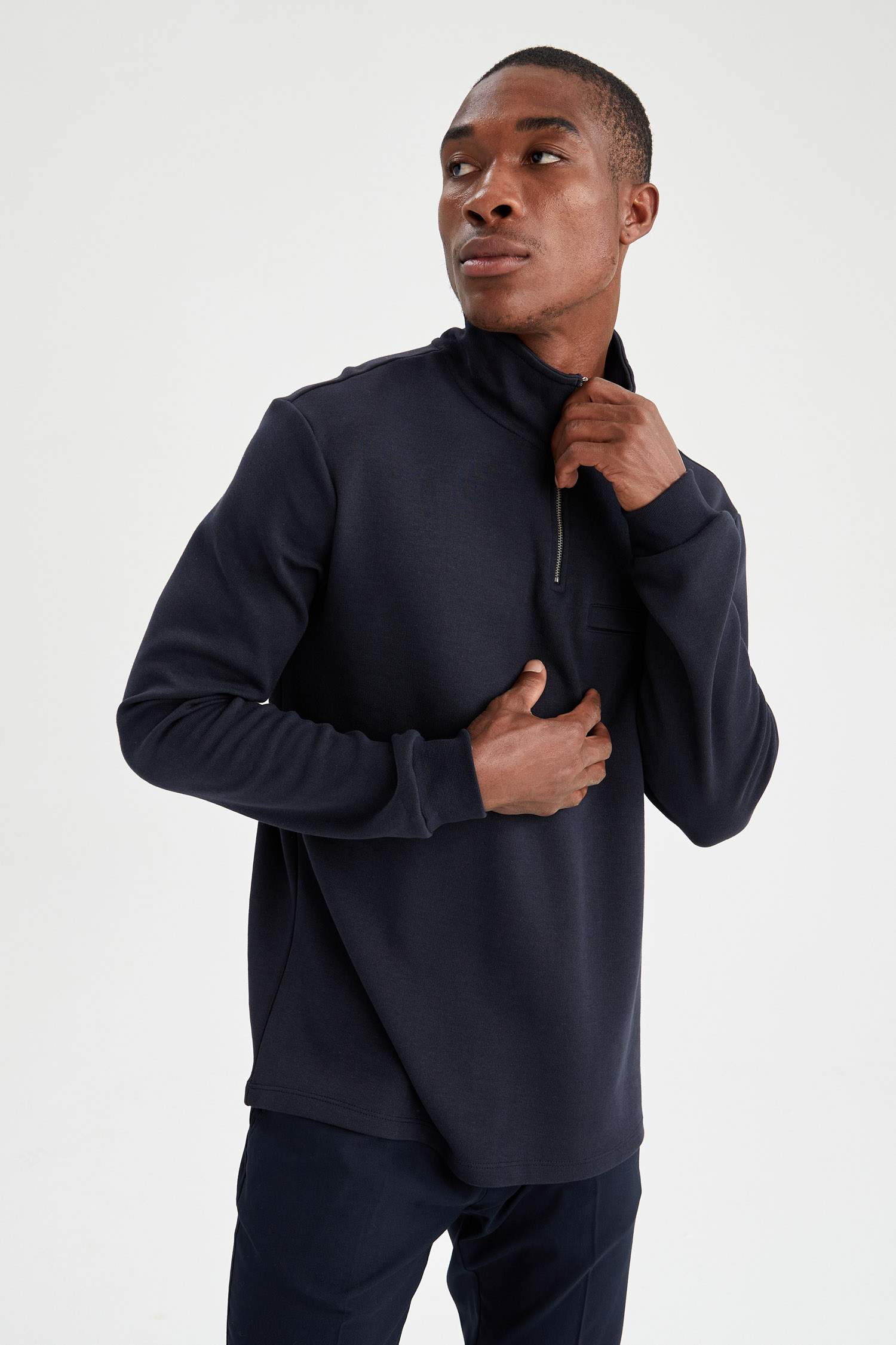 Modern Fit Dik Yaka Yarım Fermuarlı Uzun Kollu Sweatshirt