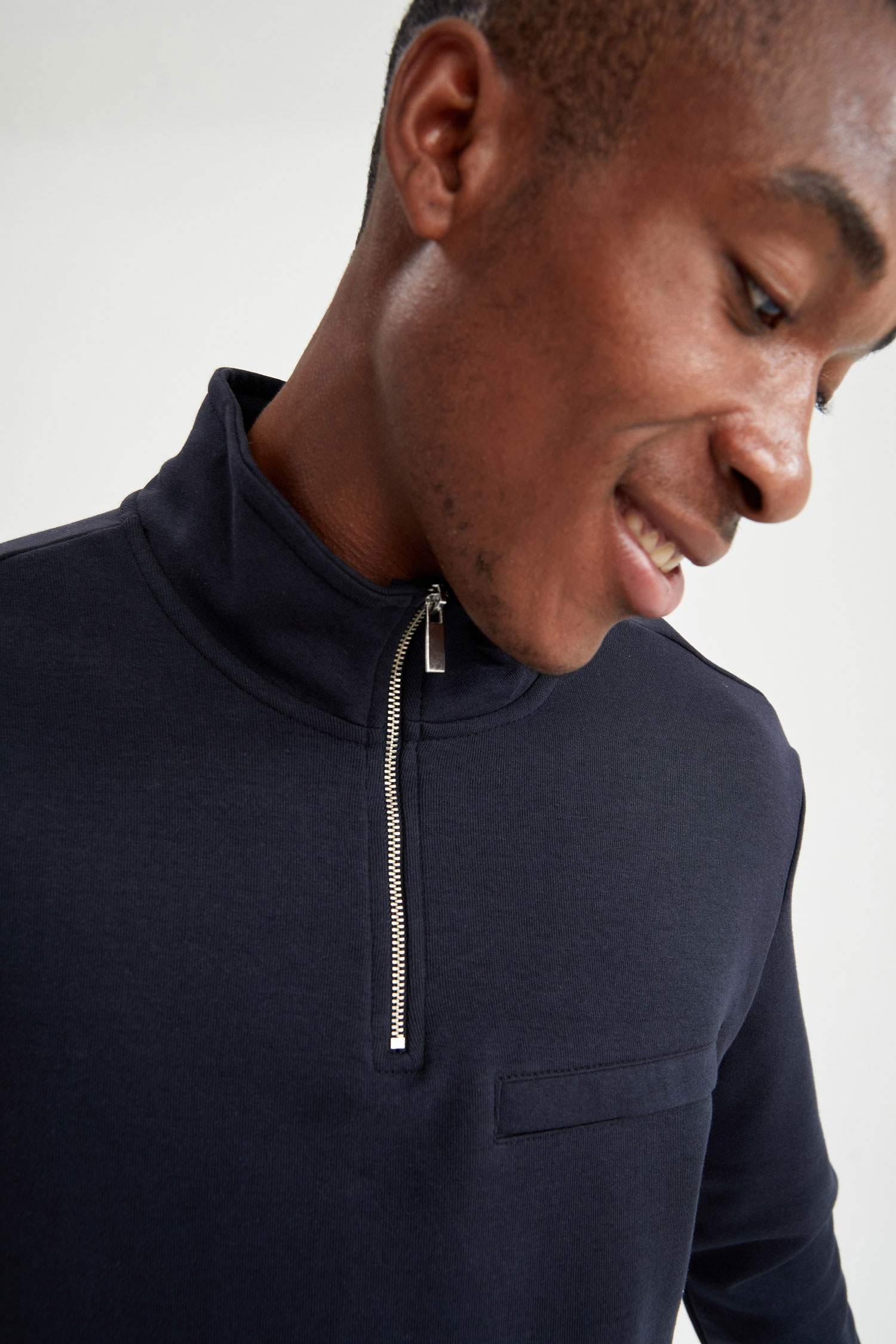 Modern Fit Dik Yaka Yarım Fermuarlı Uzun Kollu Sweatshirt