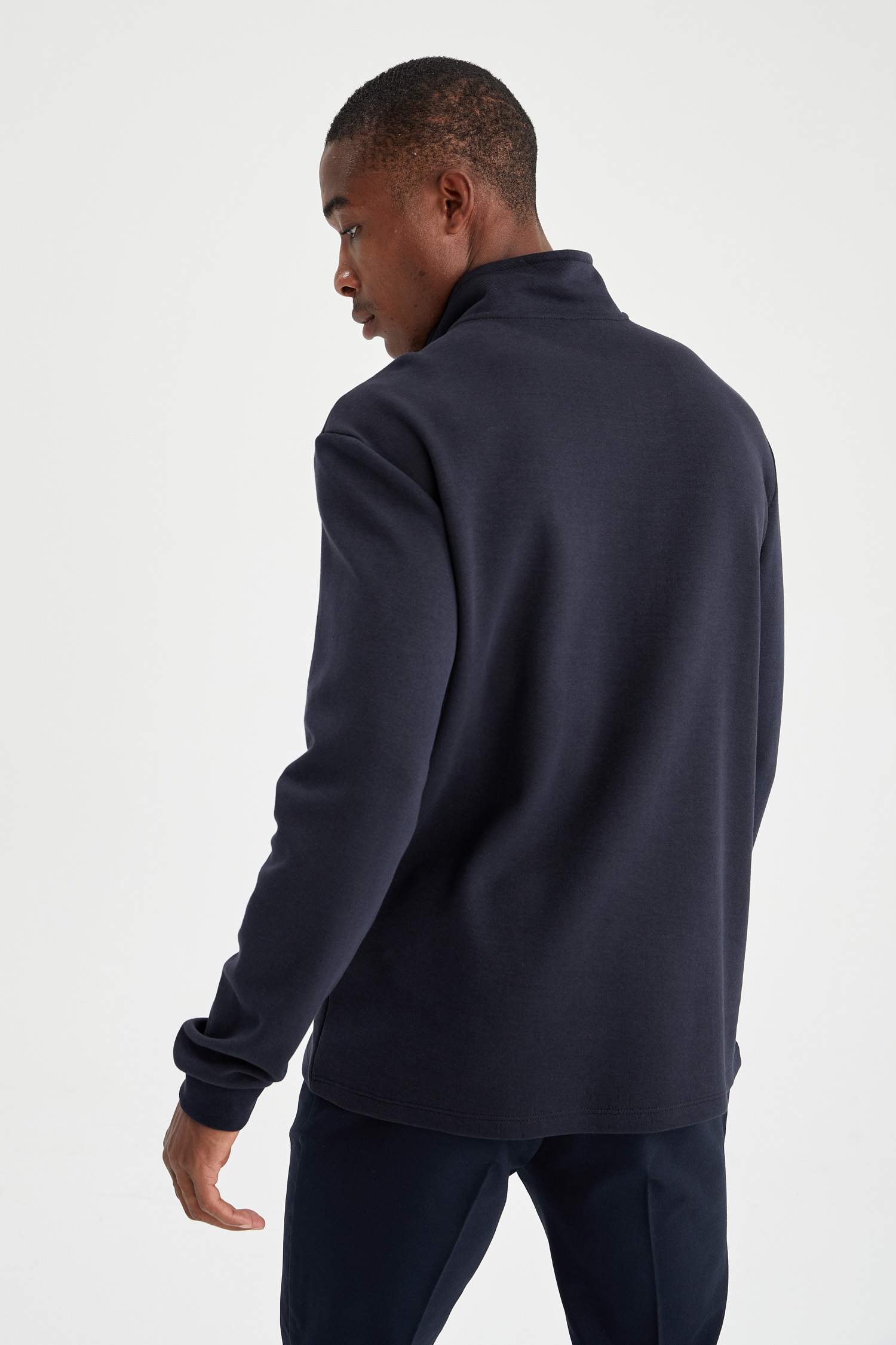 Modern Fit Dik Yaka Yarım Fermuarlı Uzun Kollu Sweatshirt