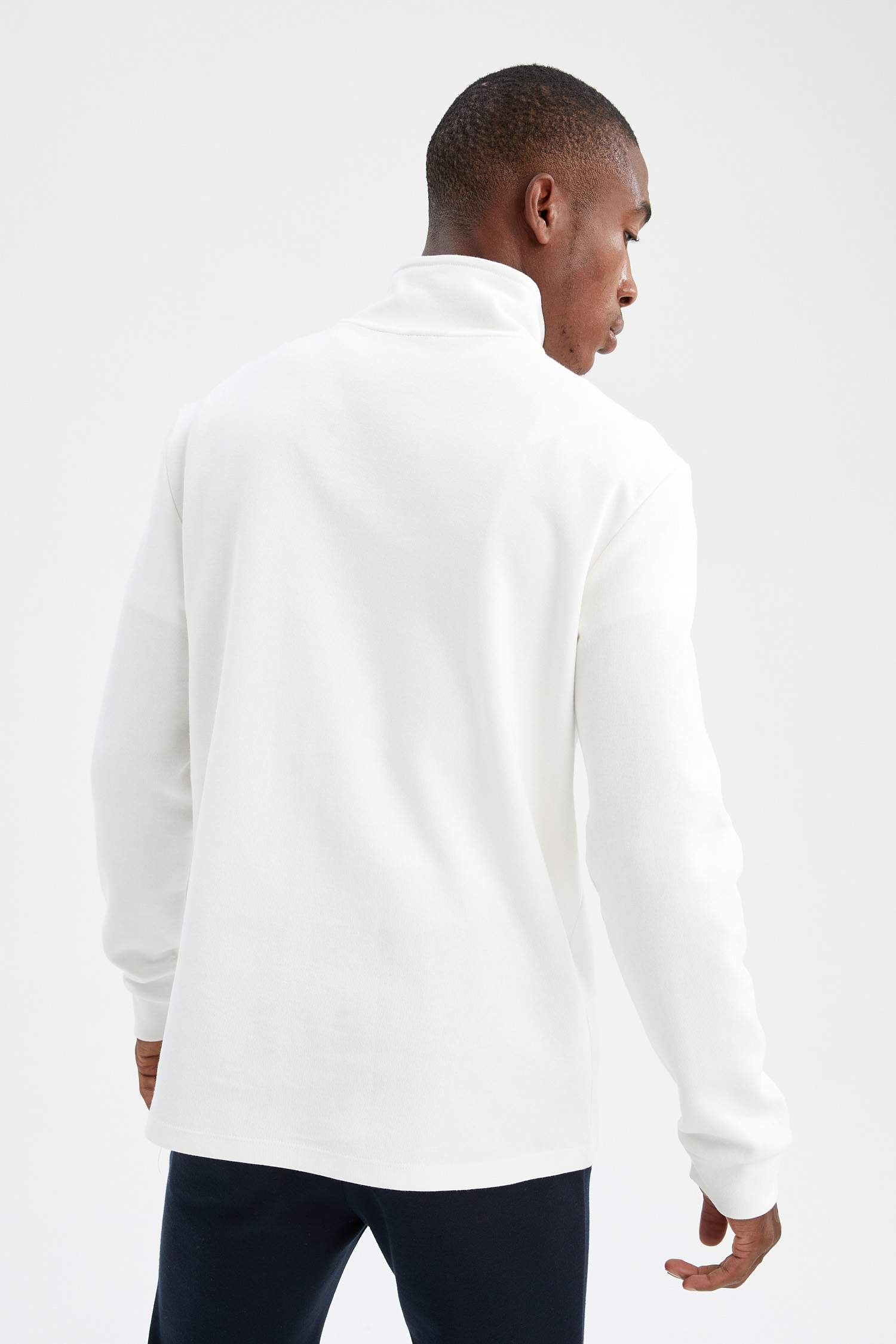 Modern Fit Dik Yaka Yarım Fermuarlı Uzun Kollu Sweatshirt