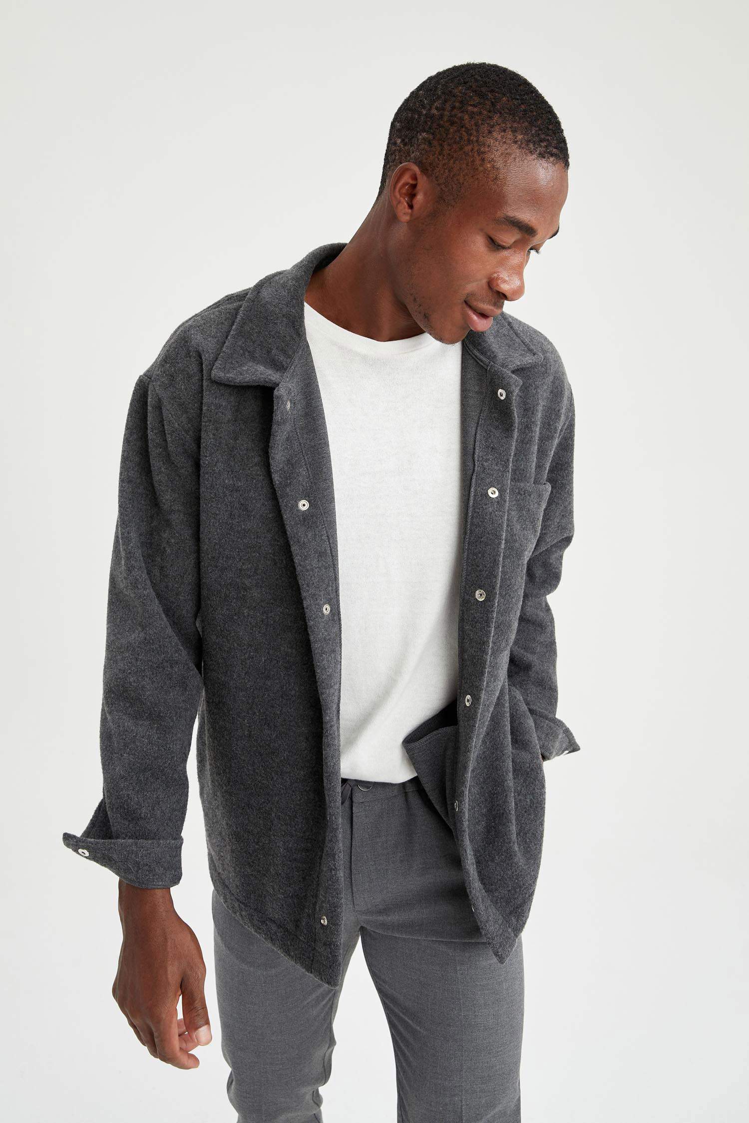 Modern Fit Gömlek Yaka Keçe Görünümlü Mont