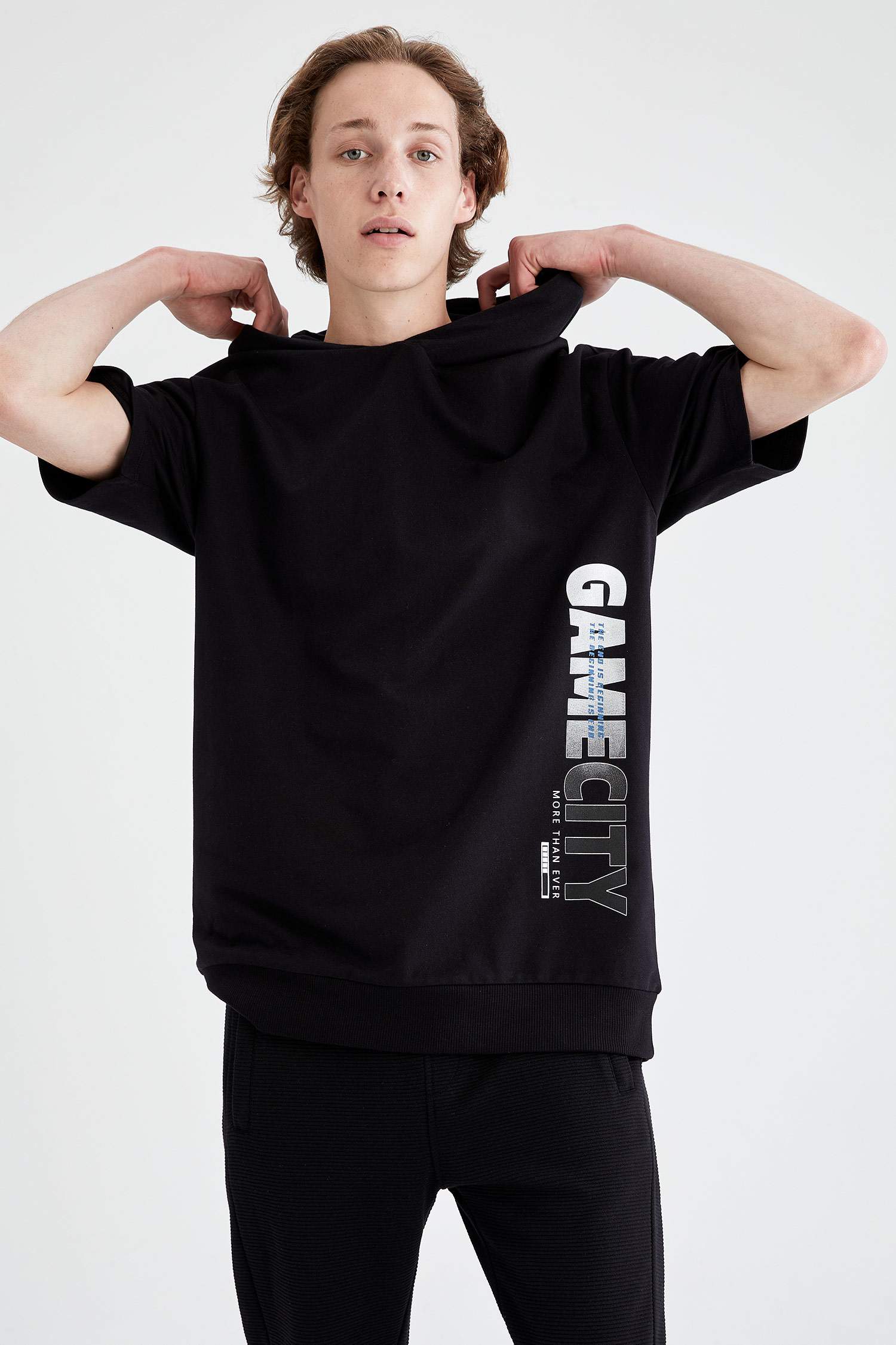 Oversize Fit Baskılı Kapüşonlu Kısa Kollu Pamuklu Sweatshirt