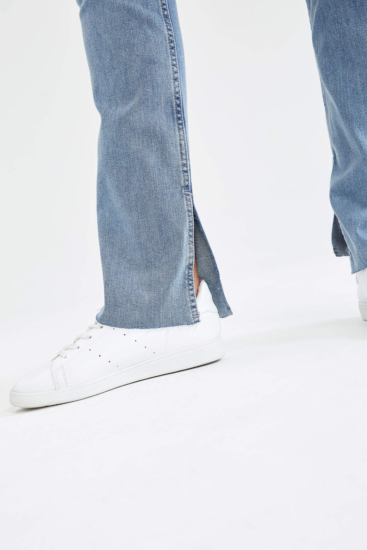 Flare Fit Yırtmaçlı Paça Yüksek Bel Jean Pantolon