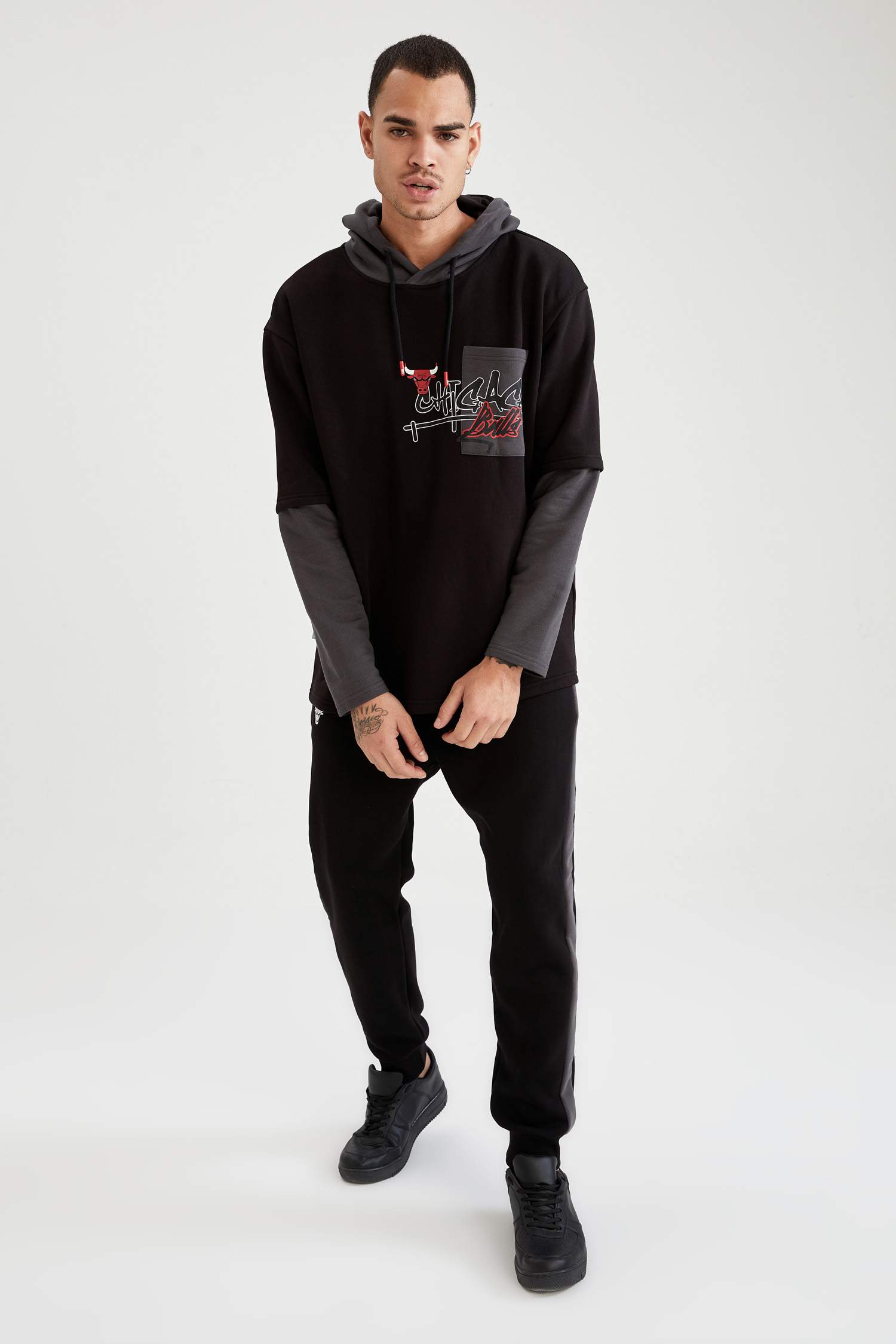 NBA Chicago Bulls Lisanslı Oversize Fit Kapüşonlu Sırt Baskılı Pamuklu Sweatshirt