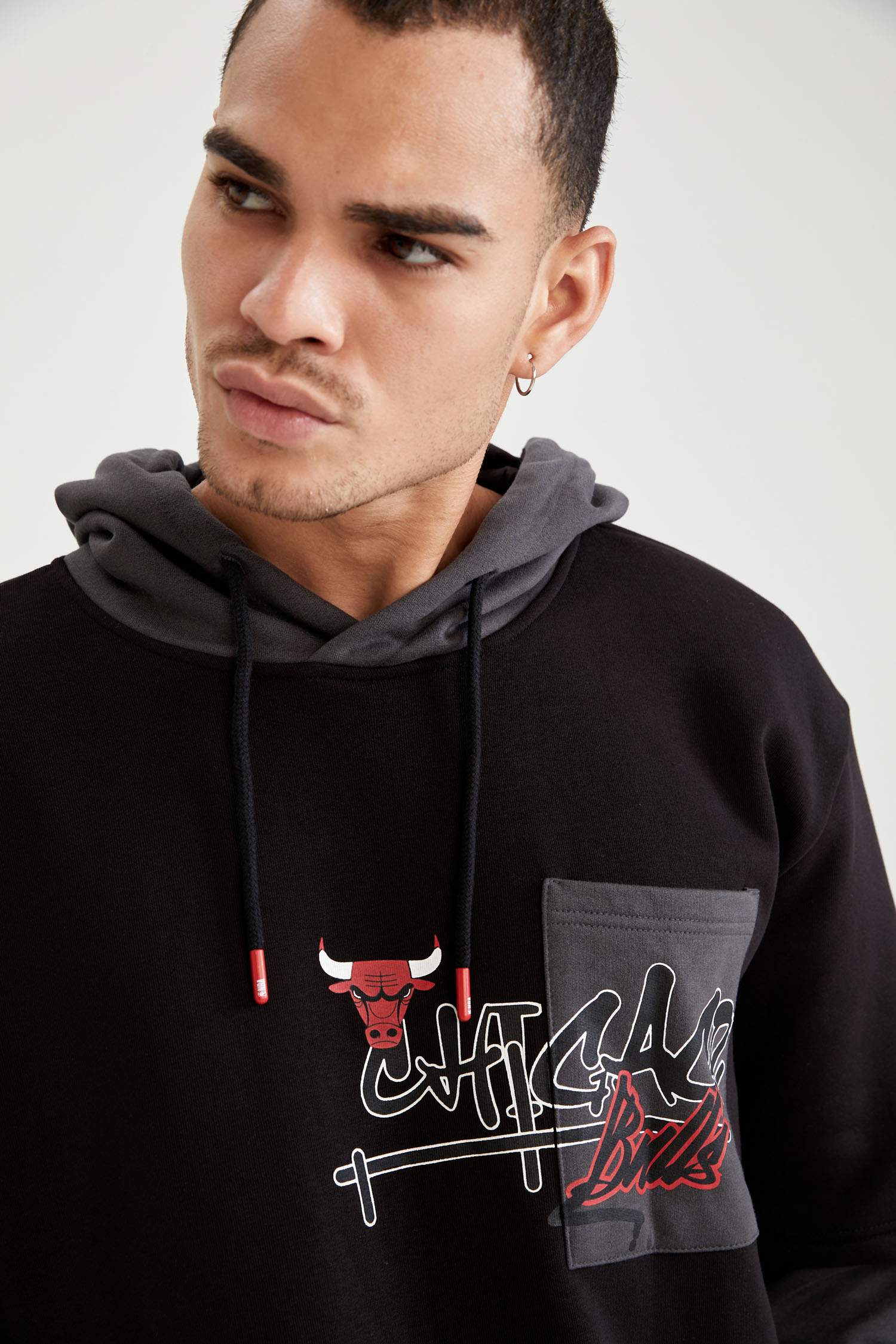 NBA Chicago Bulls Lisanslı Oversize Fit Kapüşonlu Sırt Baskılı Pamuklu Sweatshirt