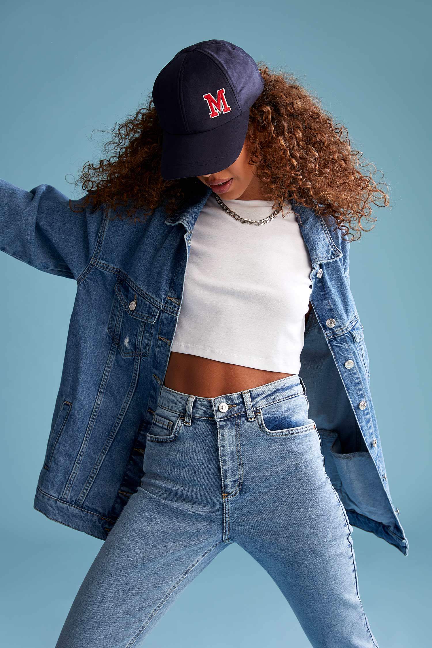 Yırtık Detaylı Oversize Fit Jean Ceket