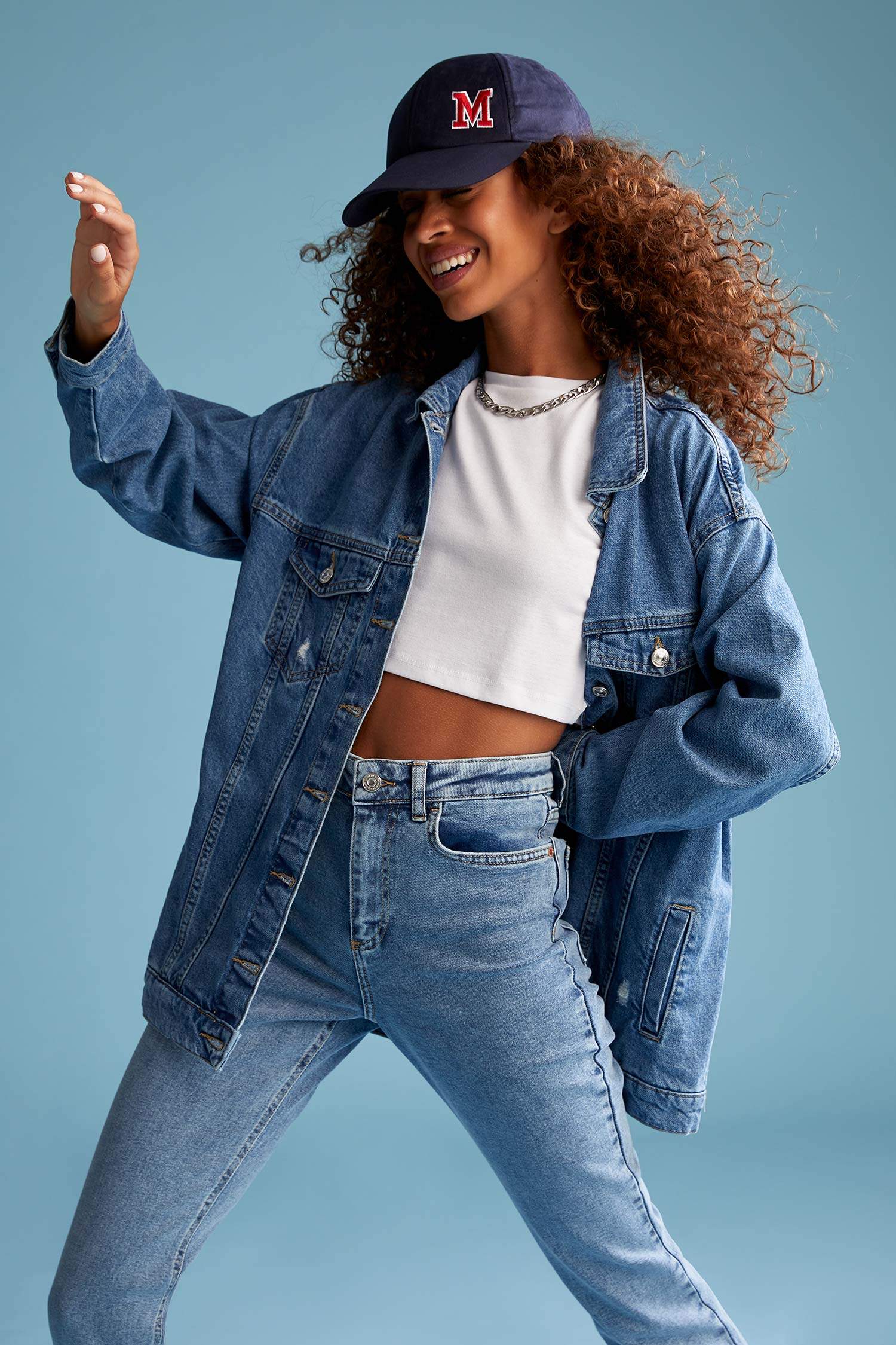 Yırtık Detaylı Oversize Fit Jean Ceket