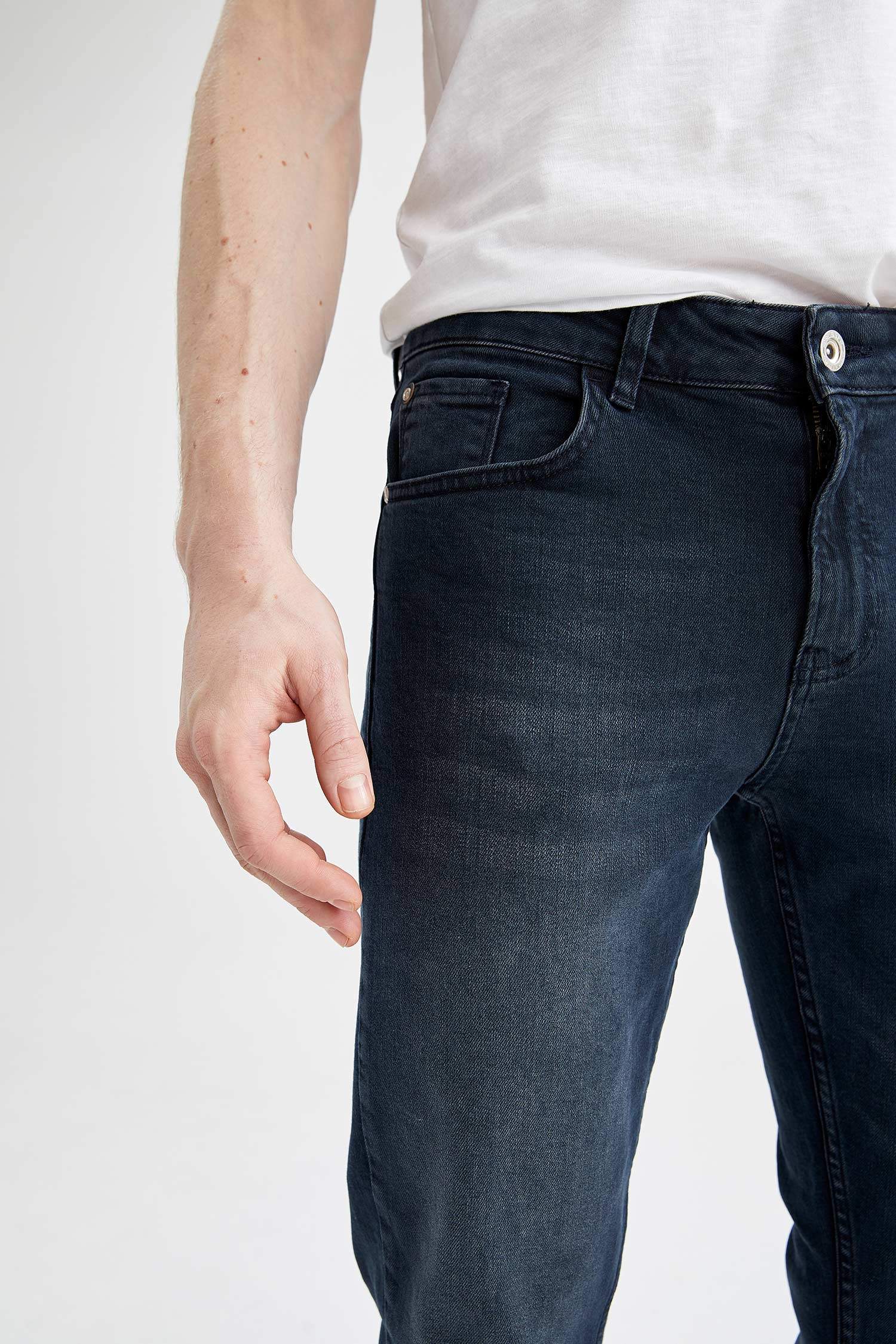 Slim Comfort Fit Normal Bel Dar Paça Yırtık Detaylı Jean Pantolon