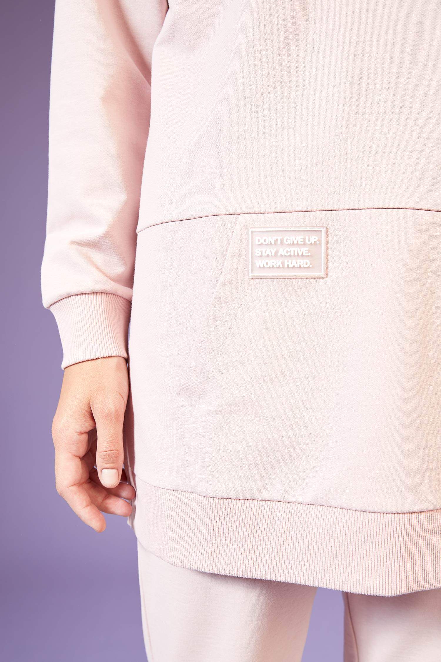 Minimal Baskılı Regular Fit Yarım Balıkçı Yaka Kanguru Cepli İçi Yumuşak Tüylü Sweat Tunik