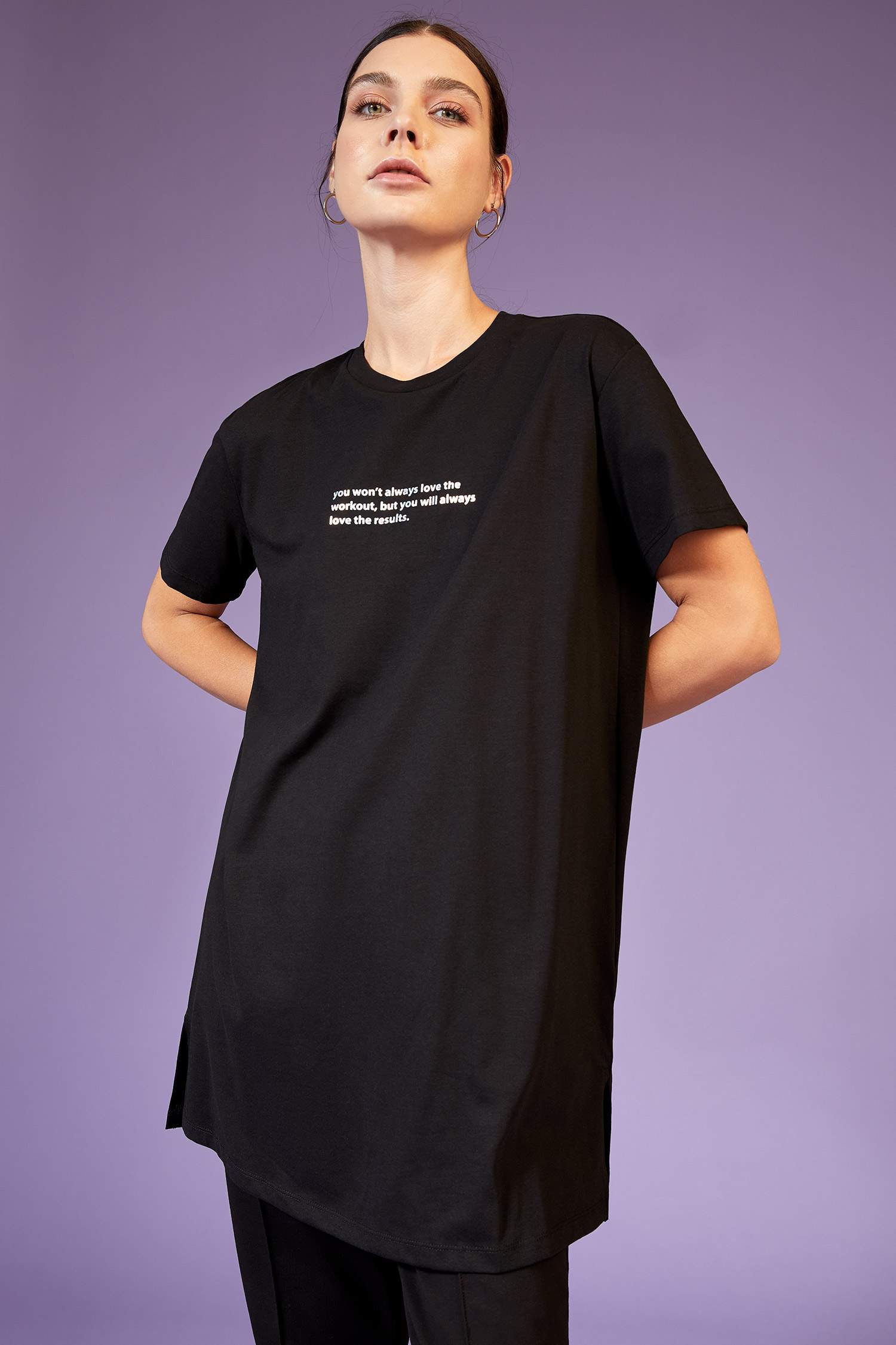 Relax Fit Slogan Baskılı Yırtmaçlı Kısa Kollu Tunik Tişört