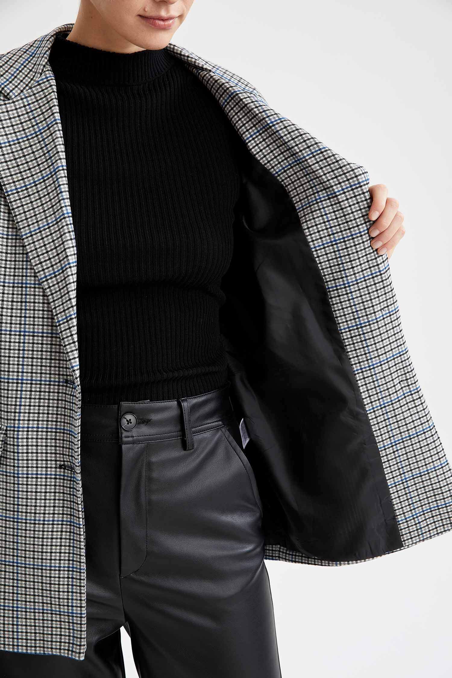 Kareli Kapaklı Cepli Oversize Fit Uzun Kollu Blazer Ceket