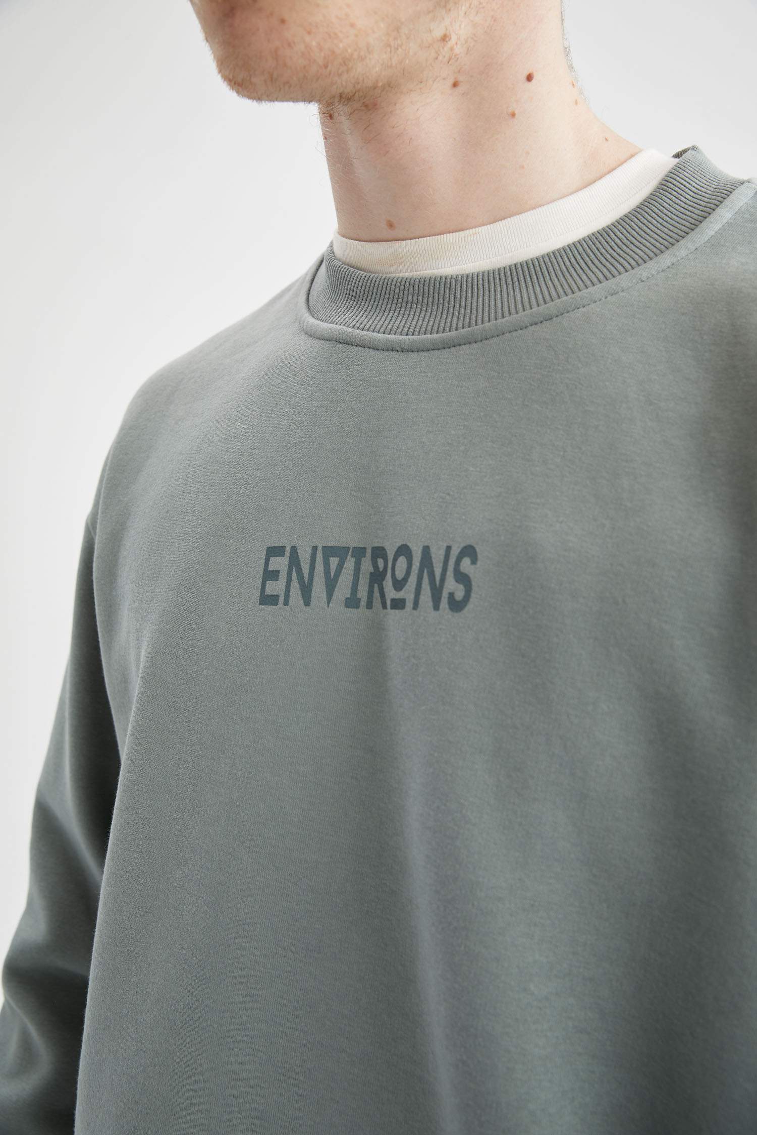 Boxy Fit Bisiklet Yaka Baskılı İçi Yumuşak Tüylü Sweatshirt