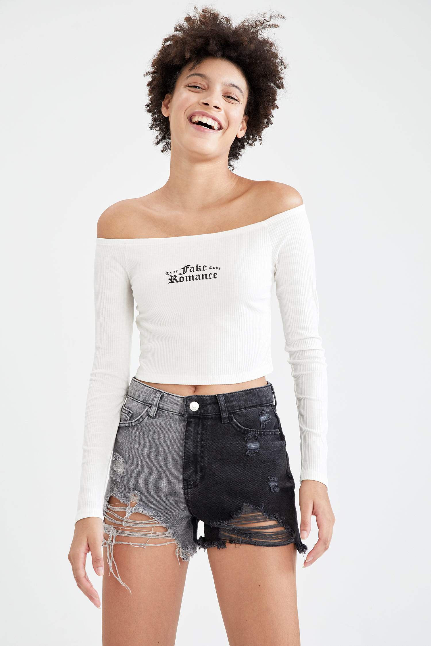 Coool Gotik Slogan Baskılı Carmen Yaka Slim Fit Crop Tişört