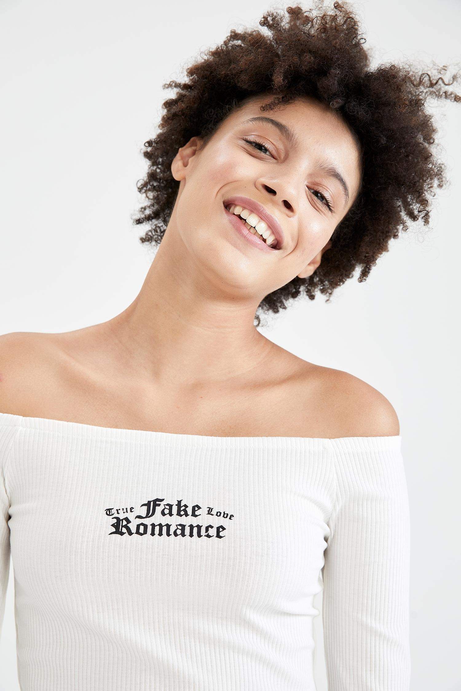 Coool Gotik Slogan Baskılı Carmen Yaka Slim Fit Crop Tişört
