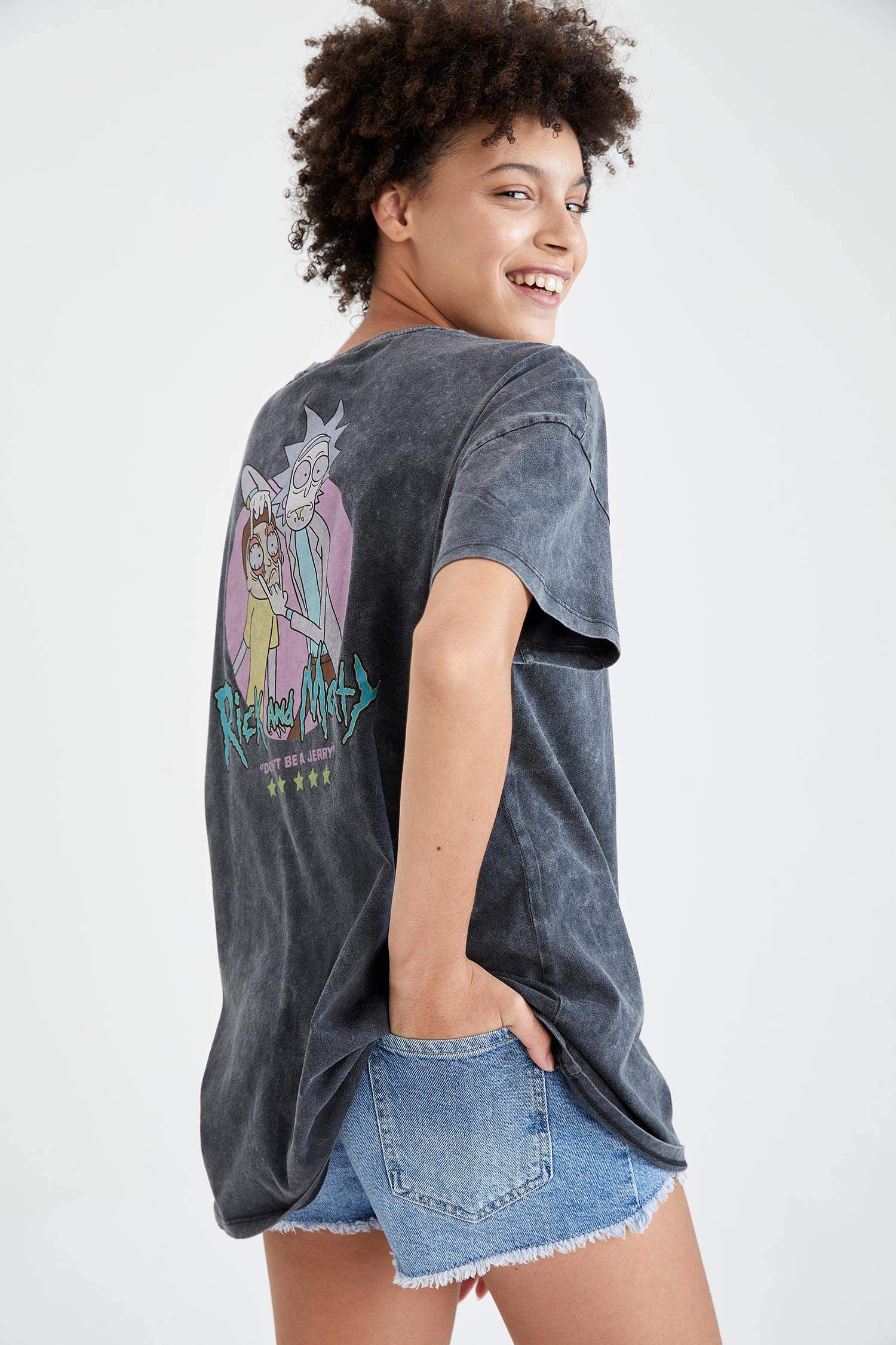 Defacto Rick and Morty Lisanslı Oversize Fit Kısa Kollu Tişört. 3 Defacto Rick and Morty Lisanslı Oversize Fit Kısa Kollu Tişört. 3
