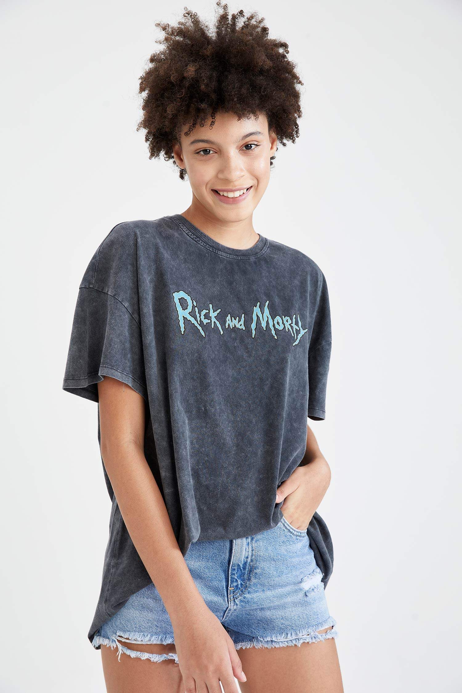 Defacto Rick and Morty Lisanslı Oversize Fit Kısa Kollu Tişört. 2 Defacto Rick and Morty Lisanslı Oversize Fit Kısa Kollu Tişört. 2