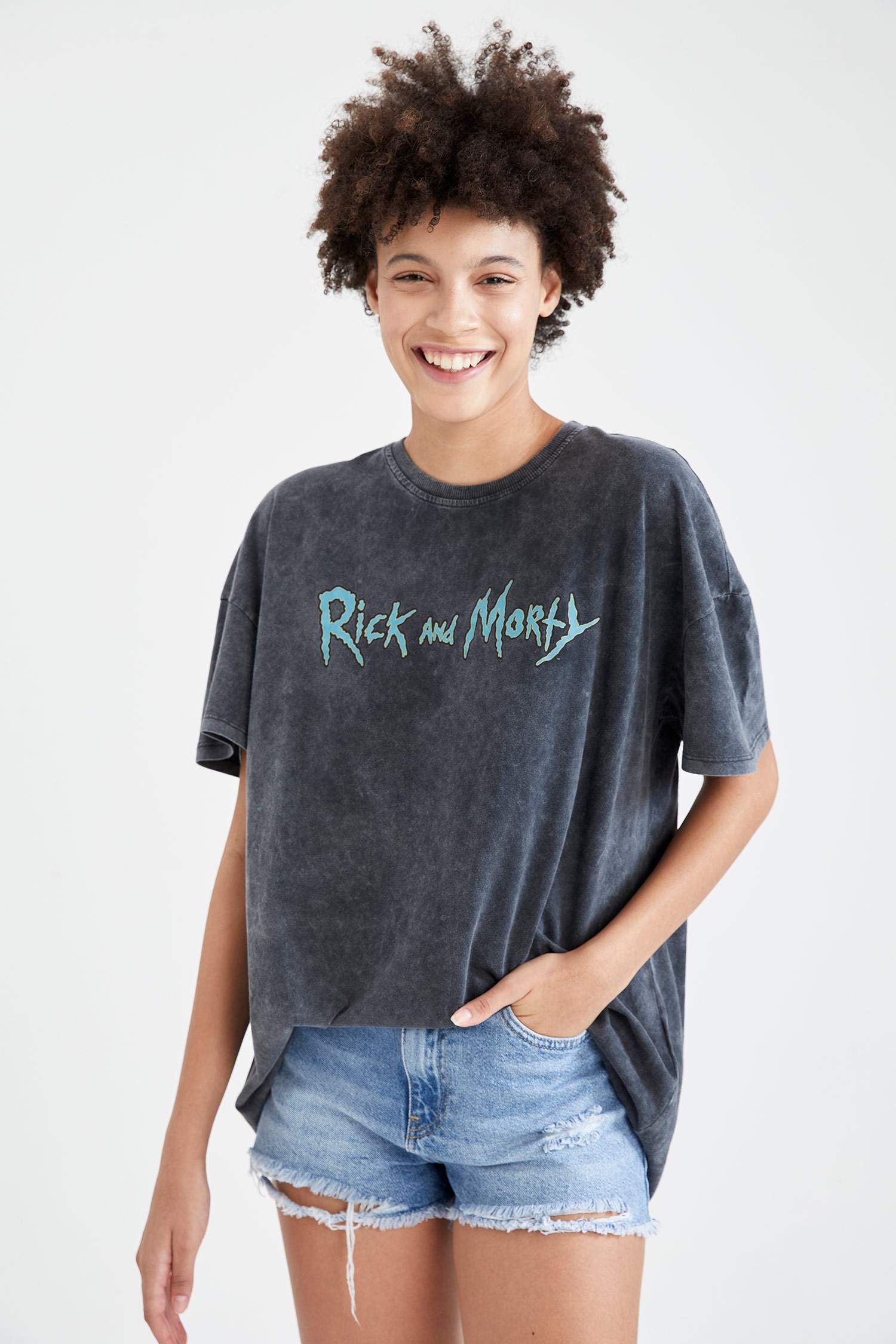 Defacto Rick and Morty Lisanslı Oversize Fit Kısa Kollu Tişört. 4 Defacto Rick and Morty Lisanslı Oversize Fit Kısa Kollu Tişört. 4