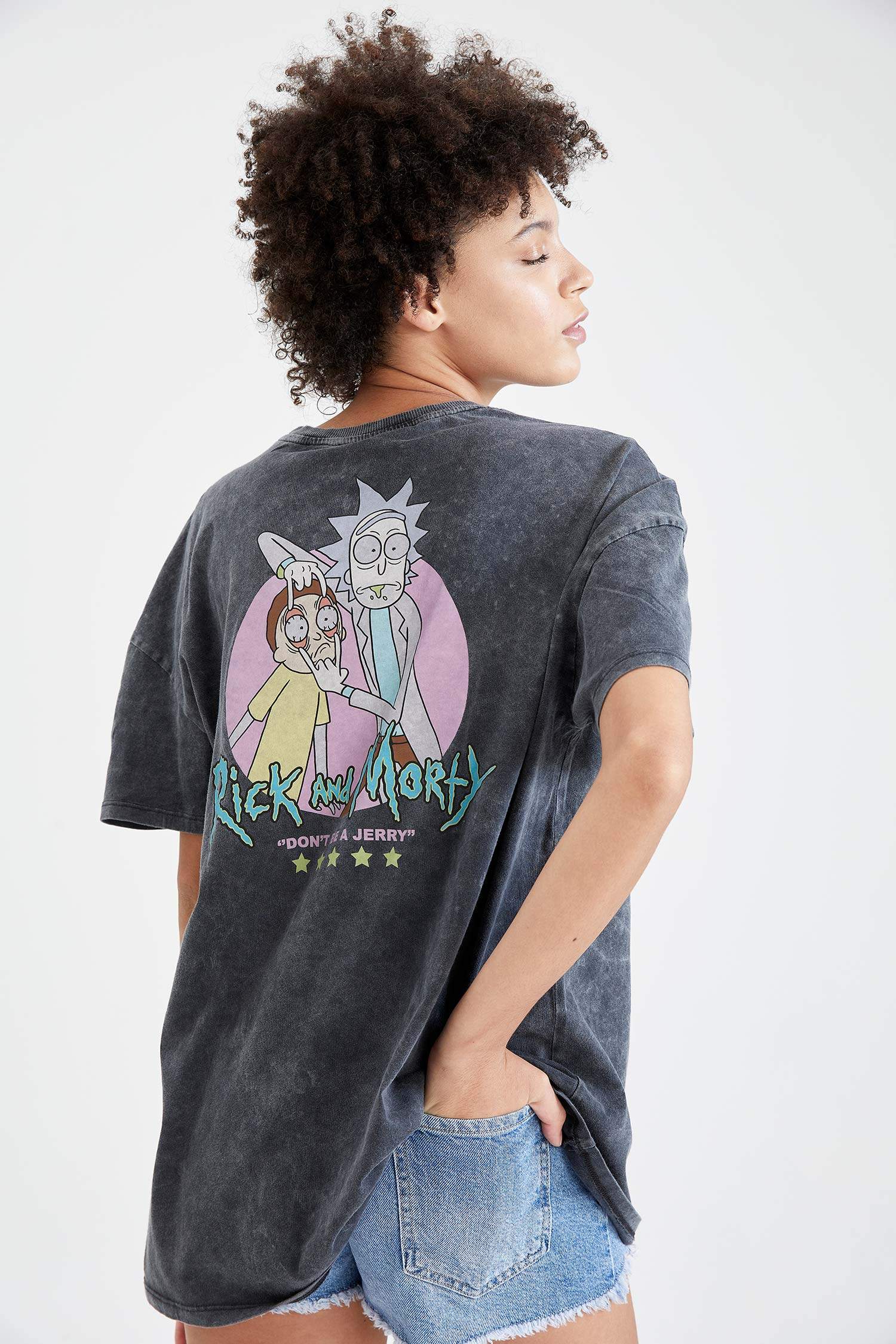Defacto Rick and Morty Lisanslı Oversize Fit Kısa Kollu Tişört. 5 Defacto Rick and Morty Lisanslı Oversize Fit Kısa Kollu Tişört. 5