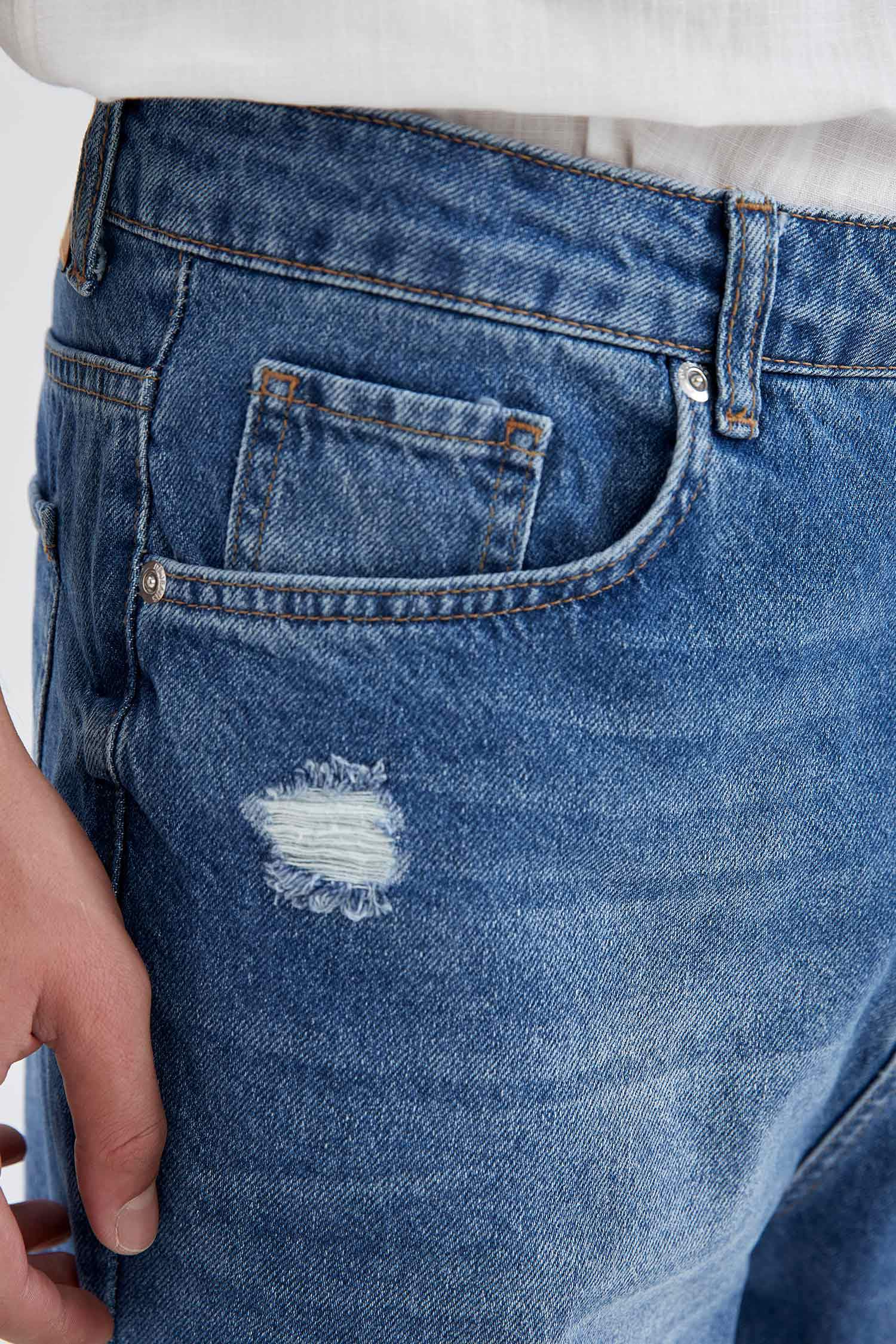 Loose Fit Yırtık Detaylı Jean Pantolon