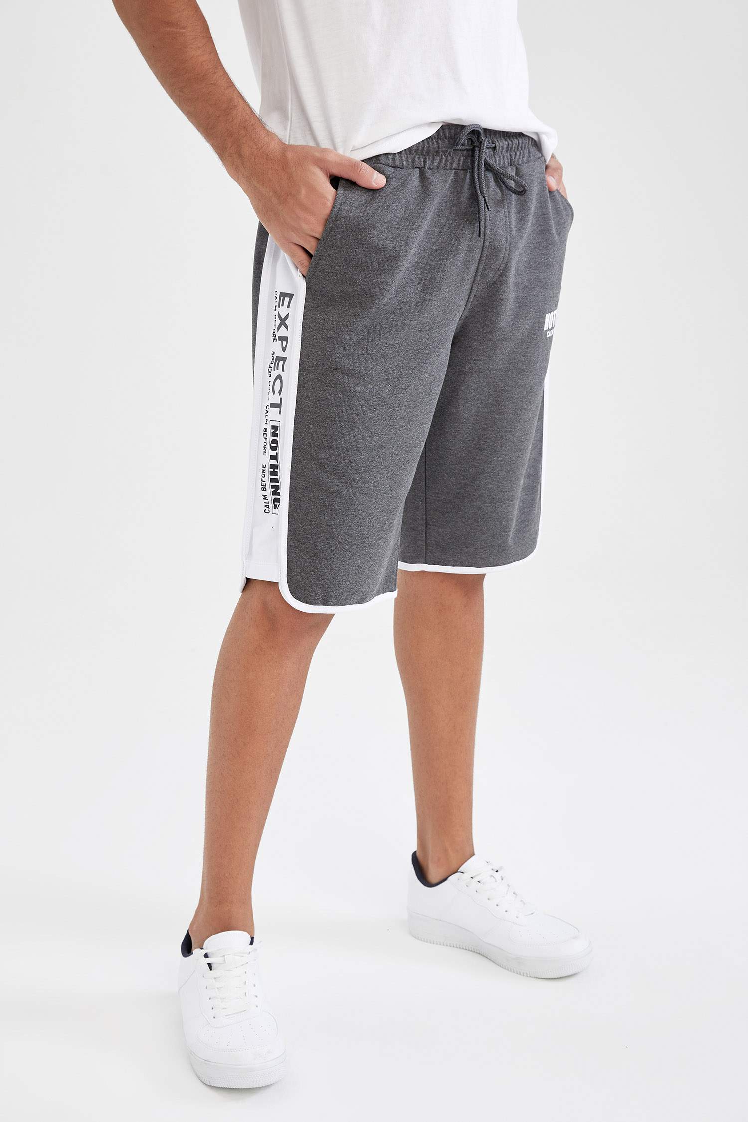 Slim Fit Baskılı Şort