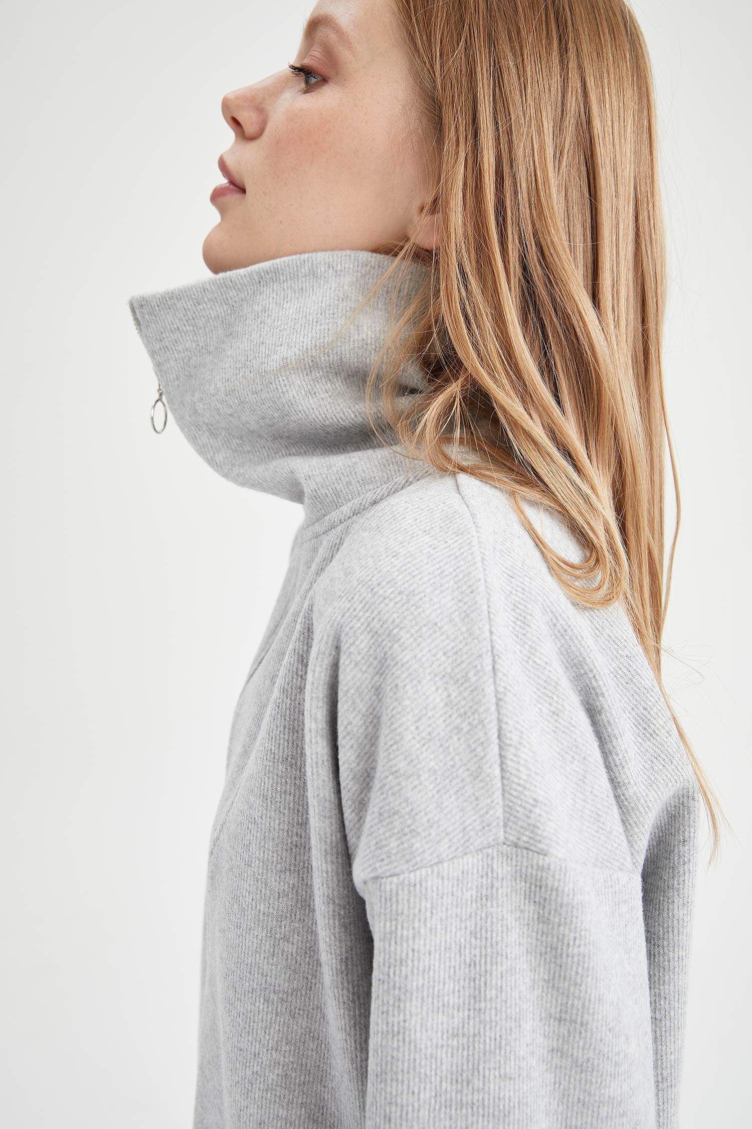 Regular Fit Balıkçı Yaka Fermuarlı Uzun Kollu Sweatshirt