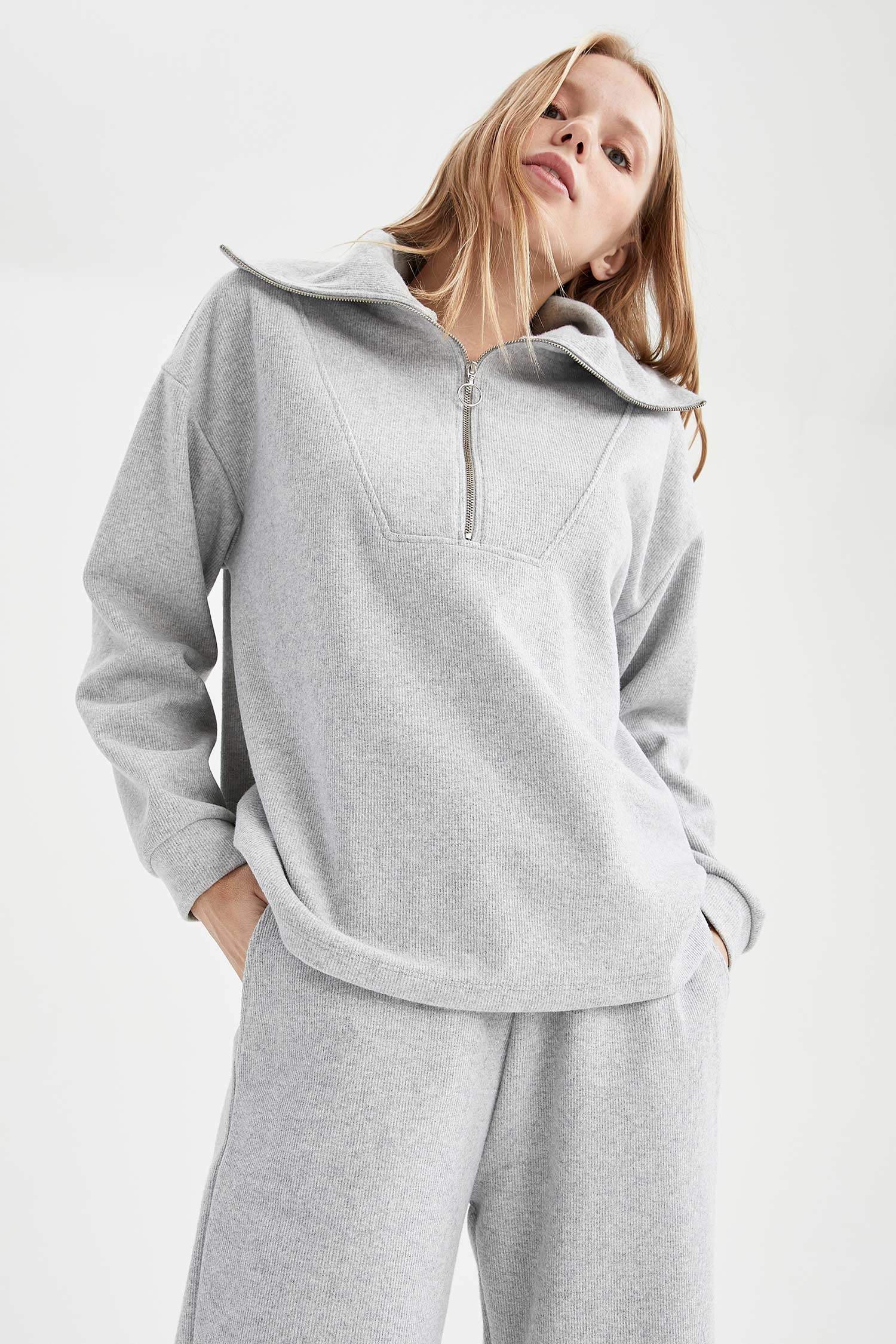 Regular Fit Balıkçı Yaka Fermuarlı Uzun Kollu Sweatshirt