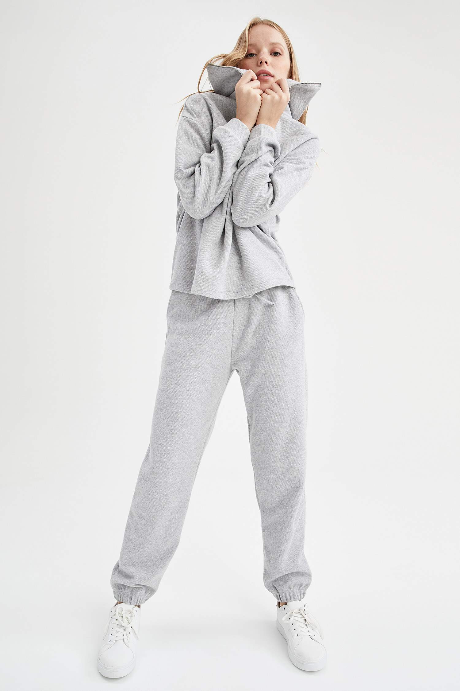 Regular Fit Balıkçı Yaka Fermuarlı Uzun Kollu Sweatshirt