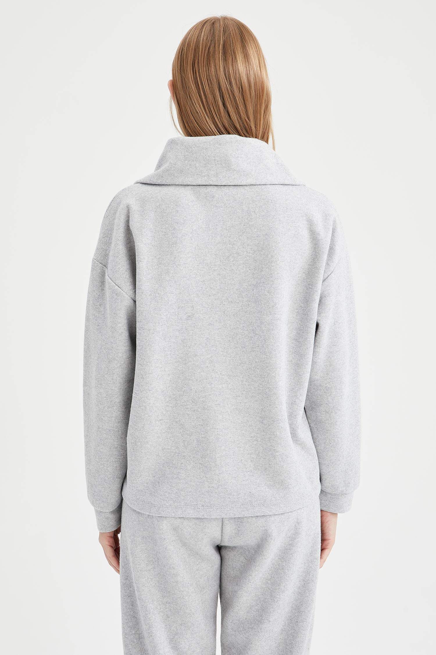 Regular Fit Balıkçı Yaka Fermuarlı Uzun Kollu Sweatshirt