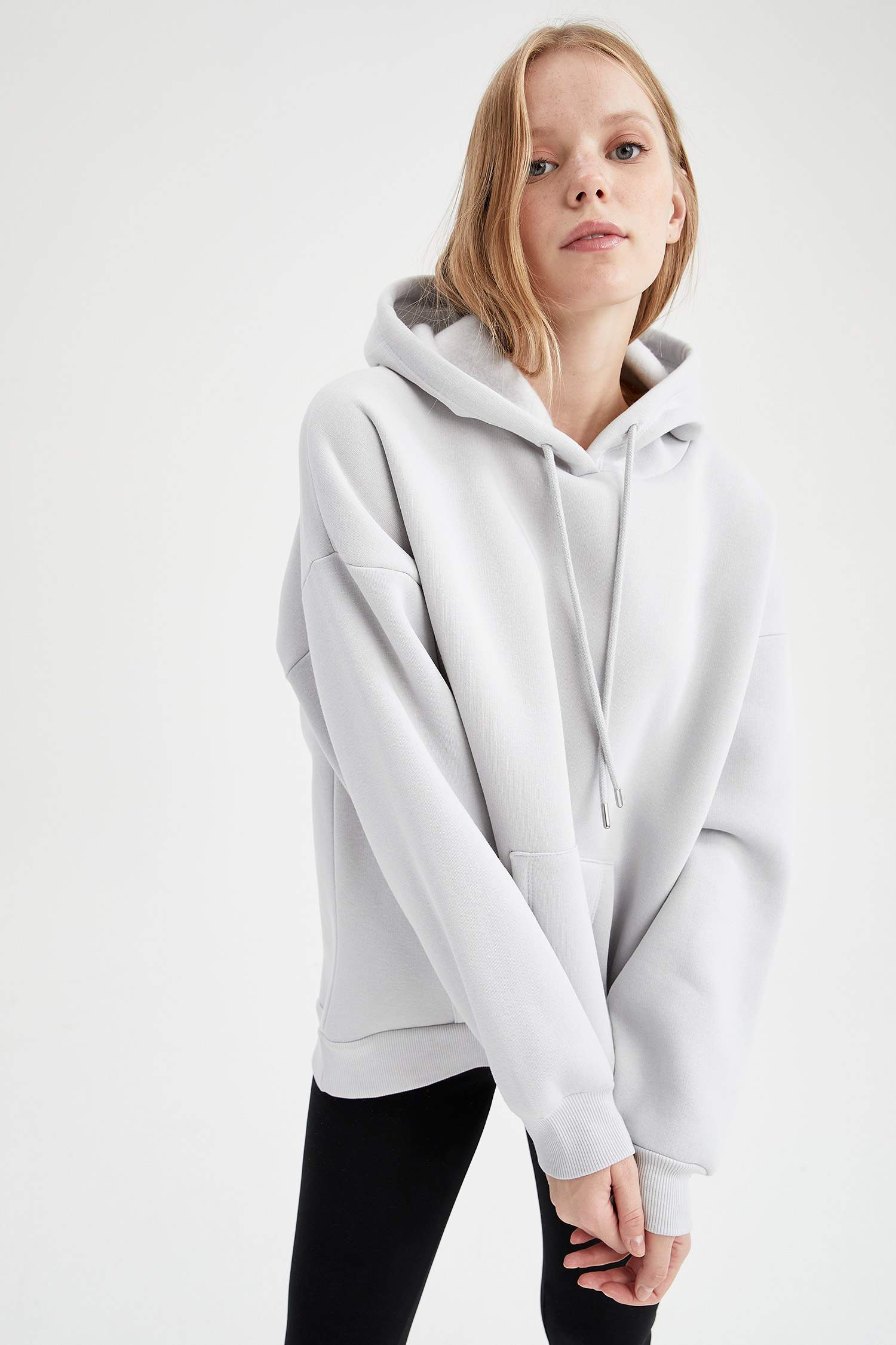 Oversize Fit Kapüşonlu Kanguru Cepli İçi Yumuşak Tüylü Sweatshirt