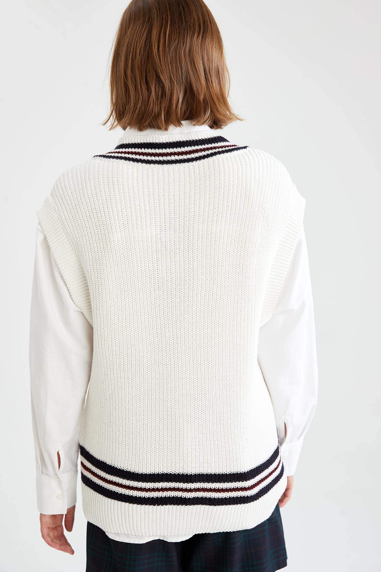 Kolej Temalı V Yaka Oversize Fit Triko Süveter