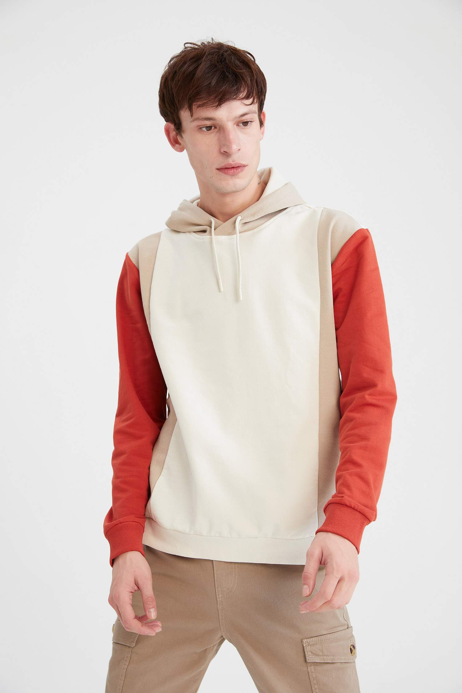 Regular Fit Kapüşonlu Renk Bloklu Uzun Kollu Sweatshirt