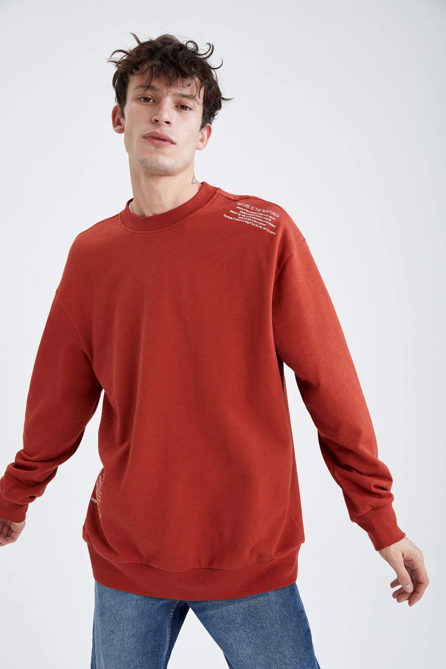 Oversize Fit Bisiklet Yaka Slogan Baskılı Uzun Kollu Sweatshirt