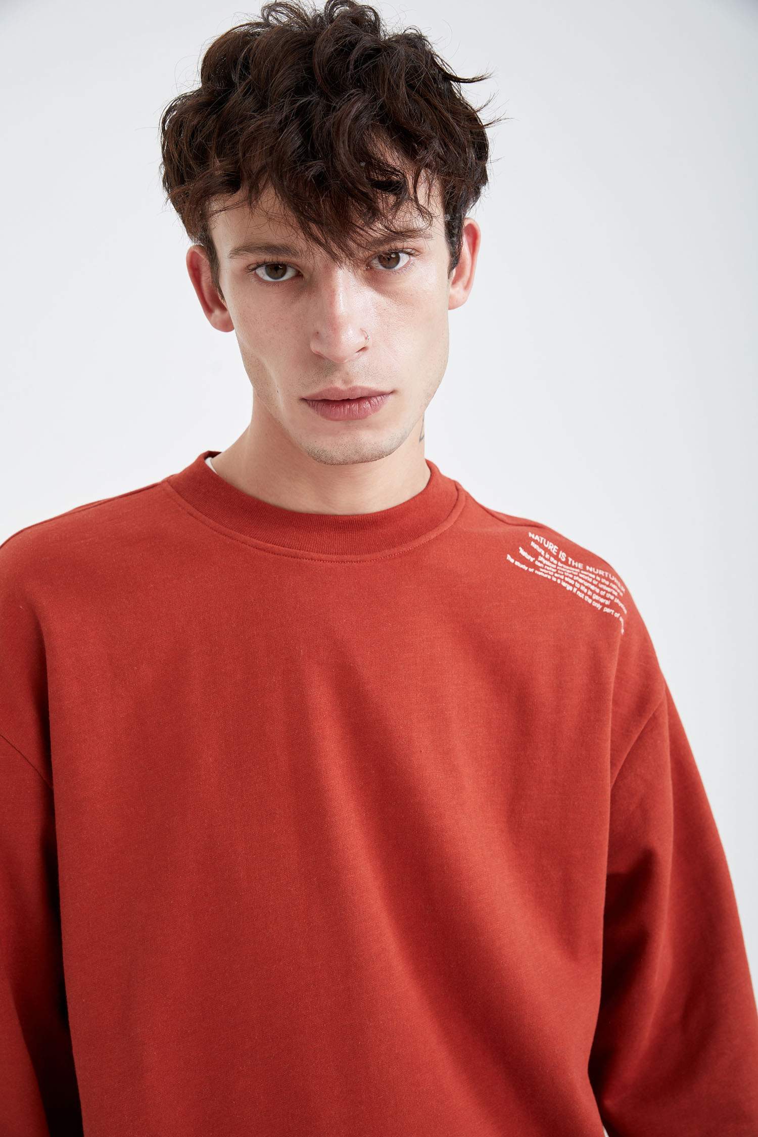 Oversize Fit Bisiklet Yaka Slogan Baskılı Uzun Kollu Sweatshirt