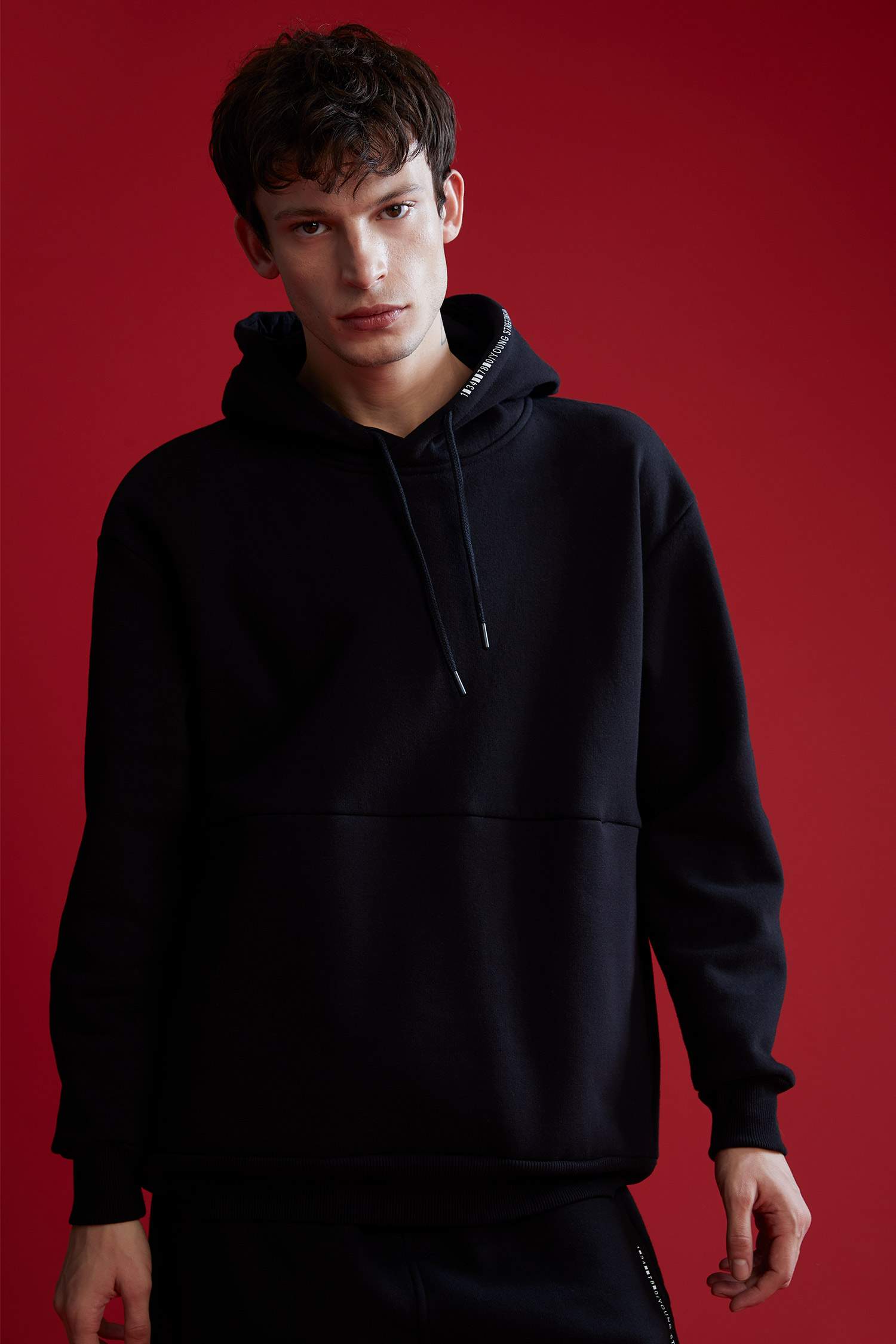 Oversize Fit Kapüşonlu İçi Yumuşak Tüylü Uzun Kollu Sweatshirt