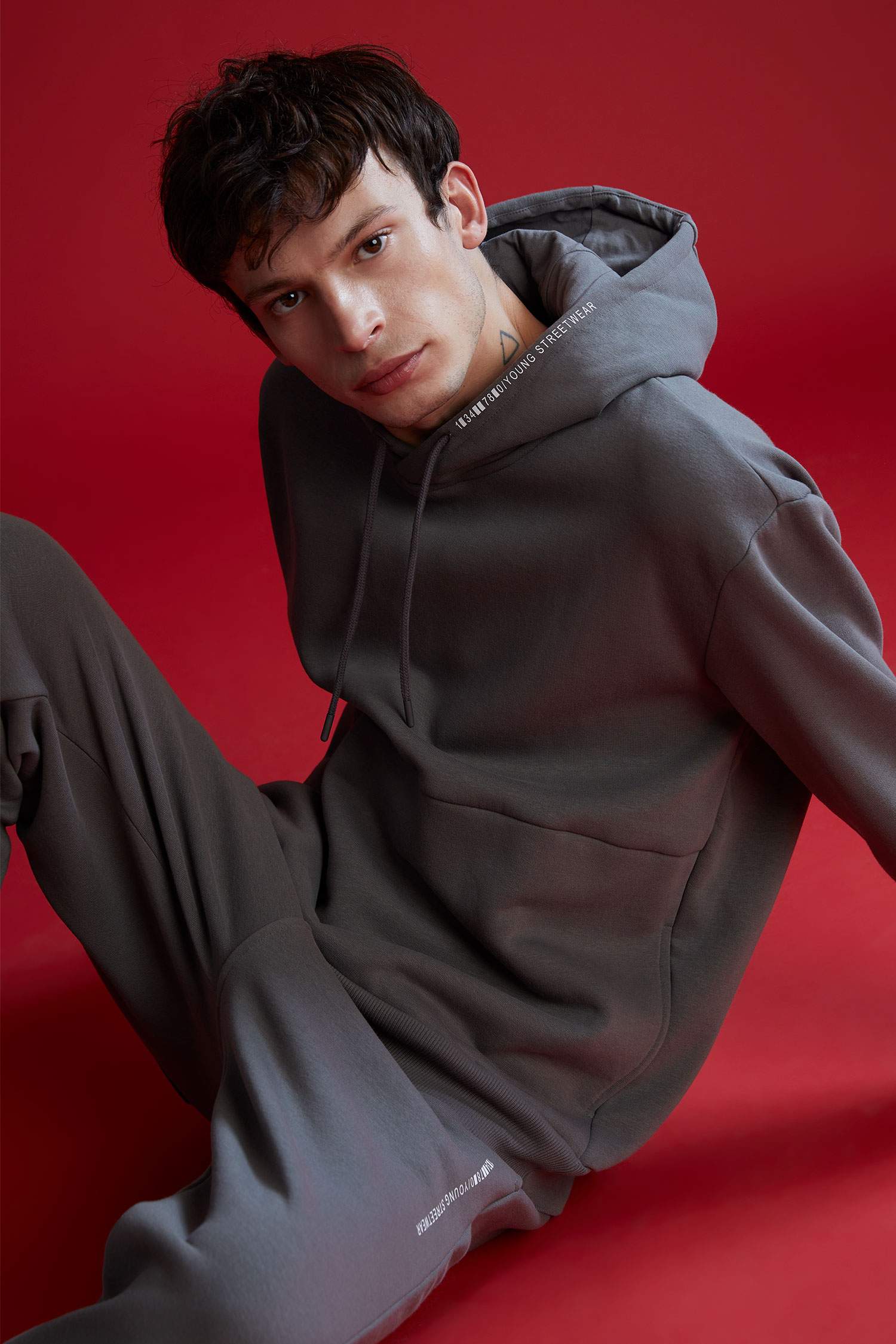 Oversize Fit Kapüşonlu İçi Yumuşak Tüylü Uzun Kollu Sweatshirt