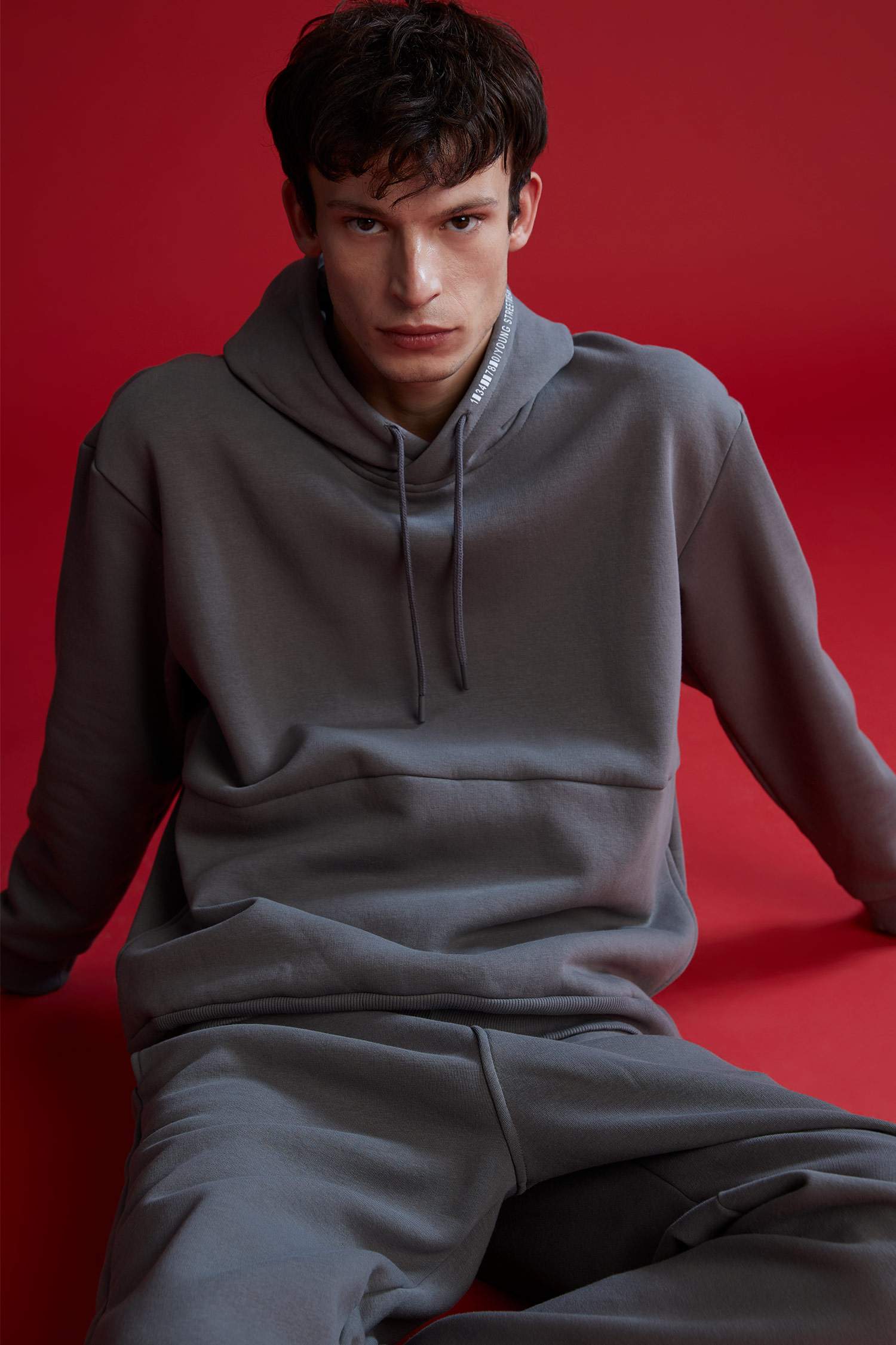 Oversize Fit Kapüşonlu İçi Yumuşak Tüylü Uzun Kollu Sweatshirt