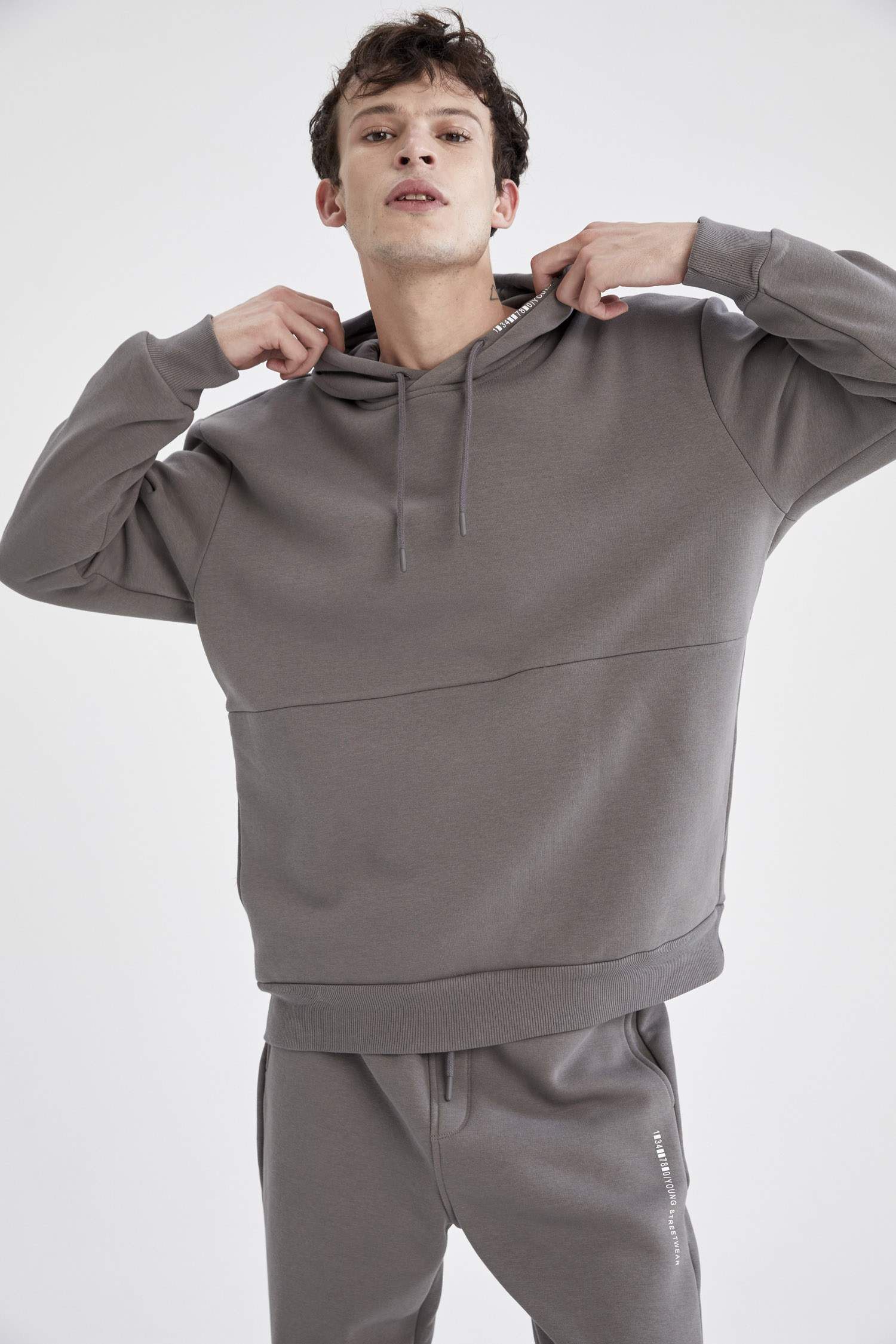 Oversize Fit Kapüşonlu İçi Yumuşak Tüylü Uzun Kollu Sweatshirt