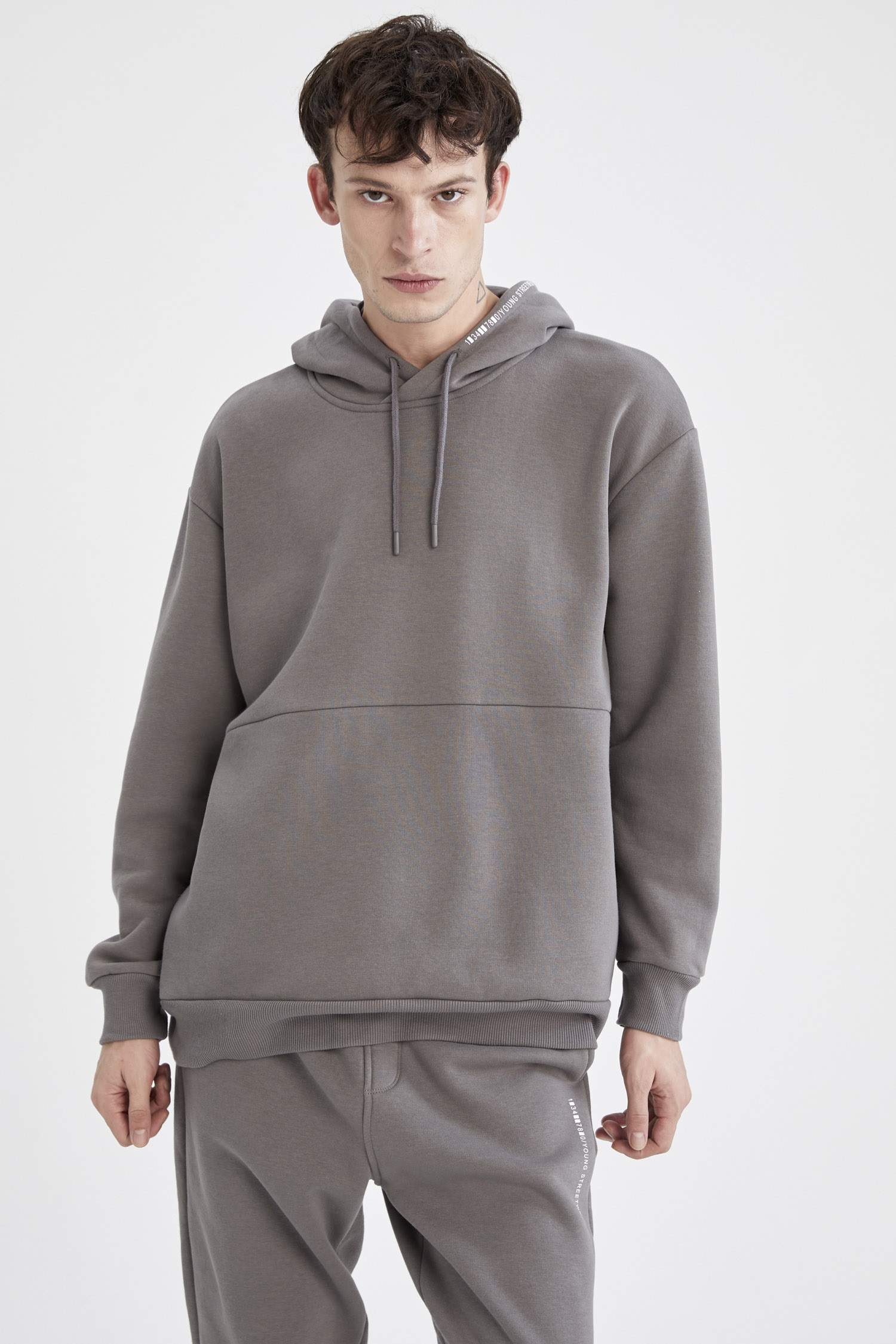 Oversize Fit Kapüşonlu İçi Yumuşak Tüylü Uzun Kollu Sweatshirt