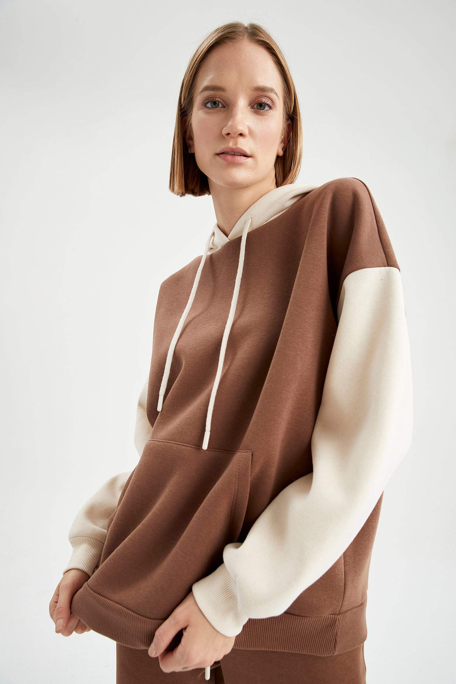 Oversize Fit Kapüşonlu Kanguru Cepli Uzun Kollu Sweatshirt